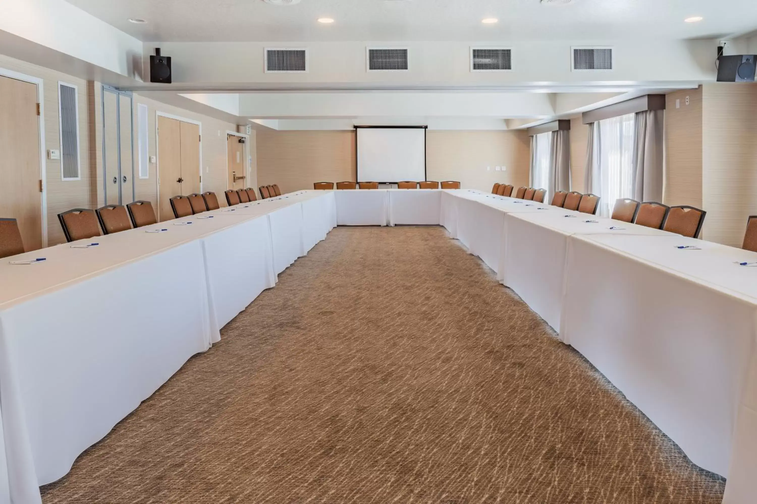 Meeting/conference room in Holiday Inn Express Hotel & Suites San Jose-Morgan Hill, an IHG Hotel