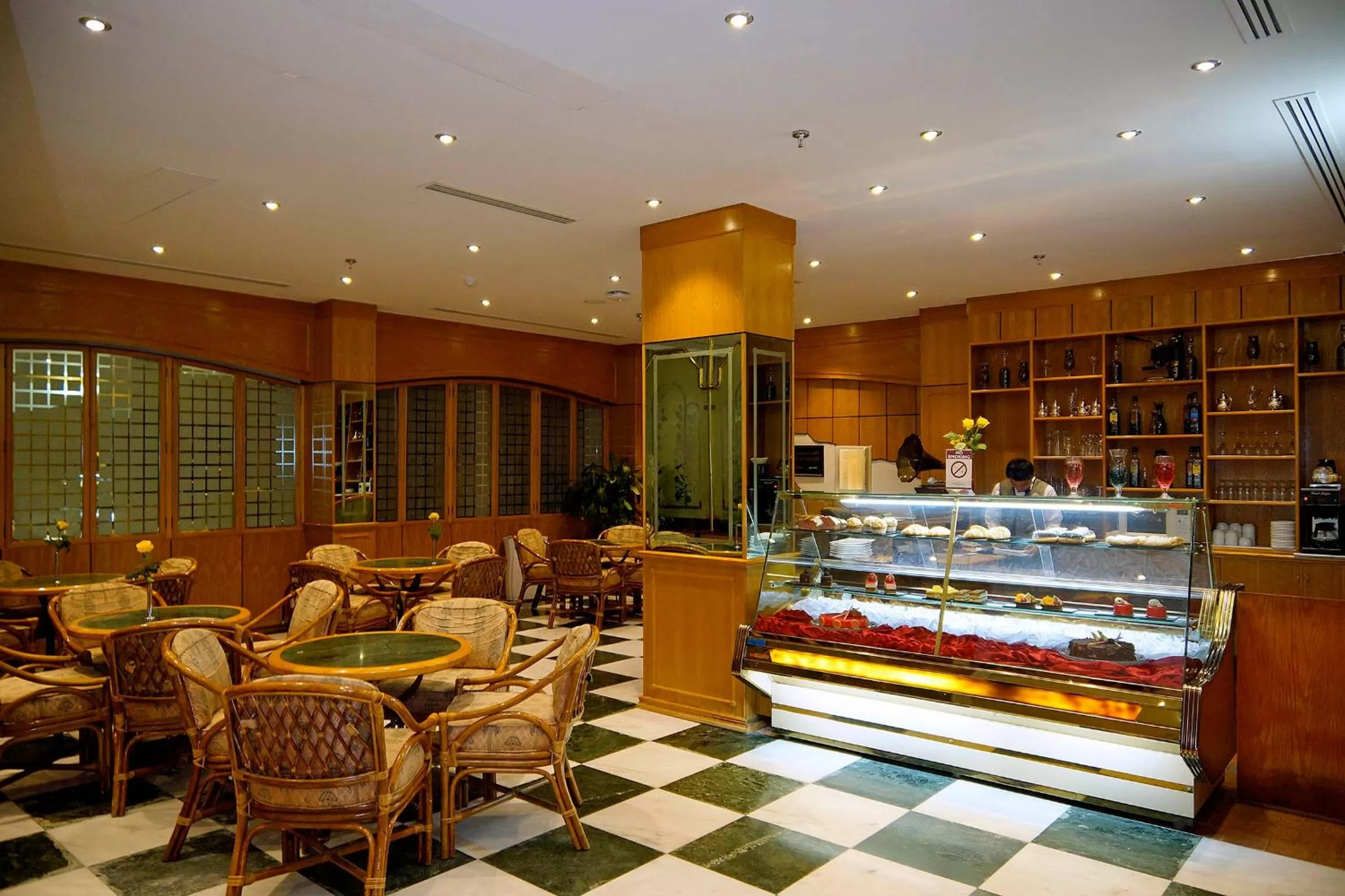 Restaurant/Places to Eat in Swiss Al Hamra Hotel