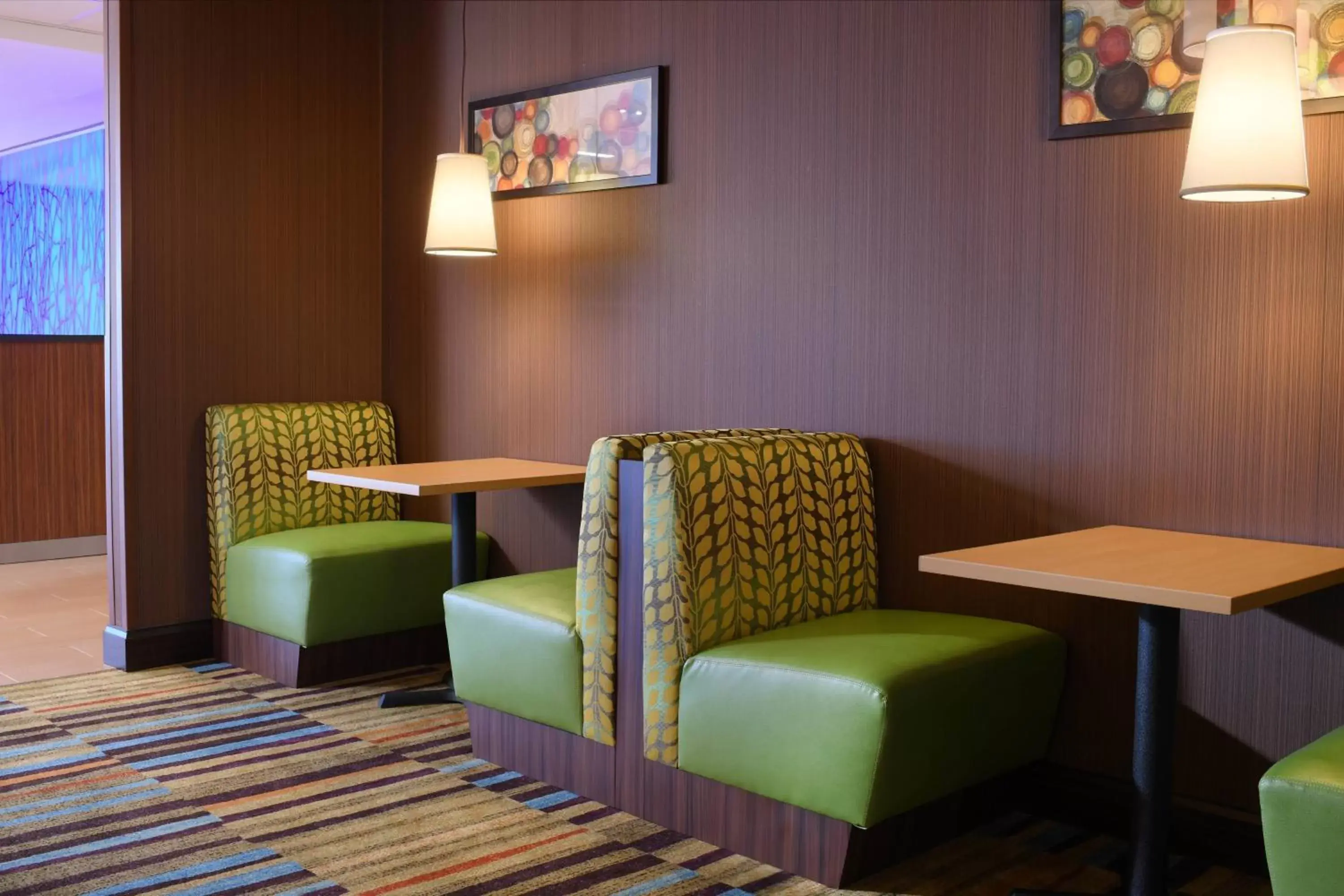 Breakfast, Seating Area in Fairfield Inn & Suites by Marriott Fort Worth South/Burleson