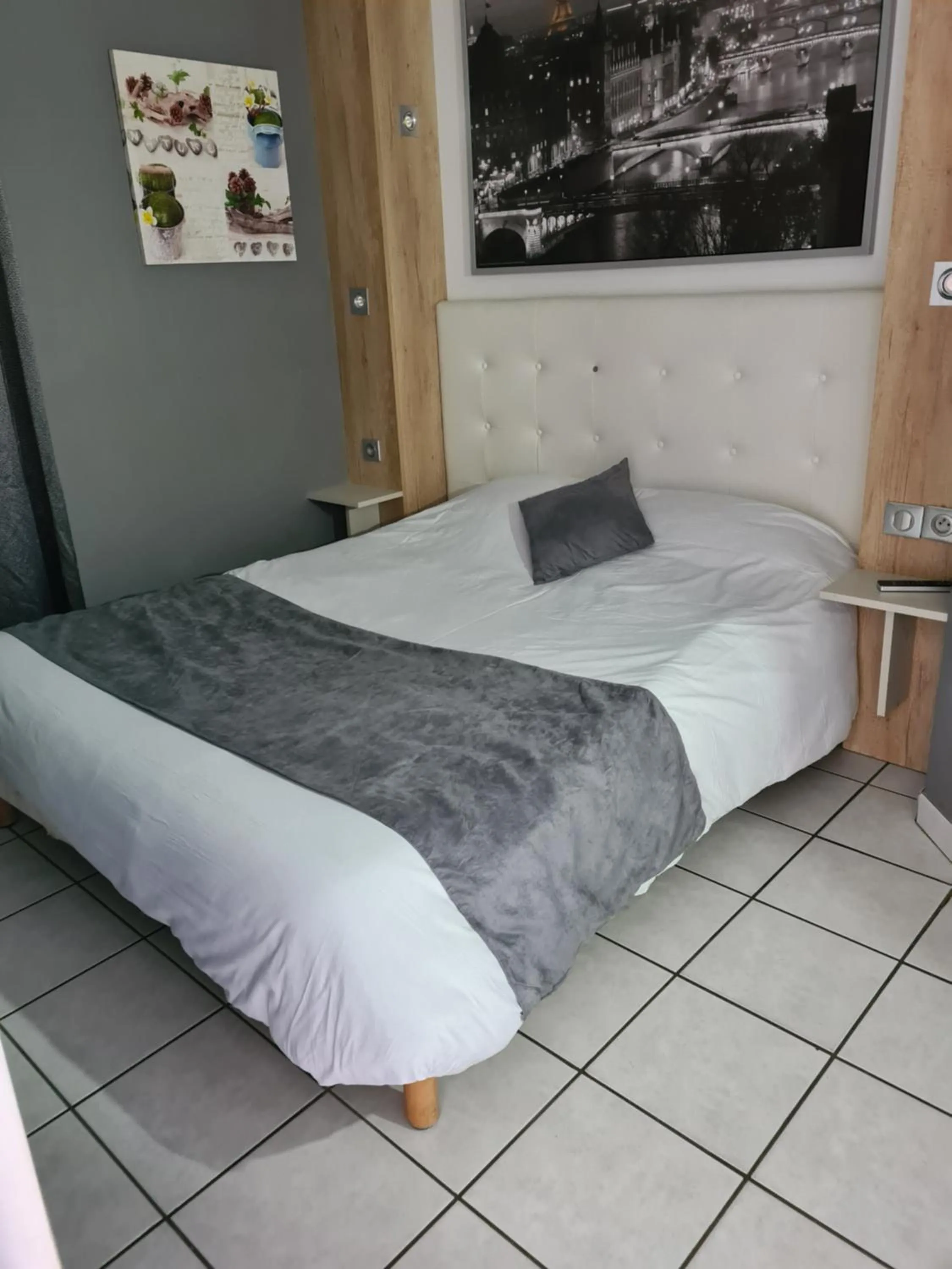 Bedroom, Bed in Initial by balladins Lyon / Chanas