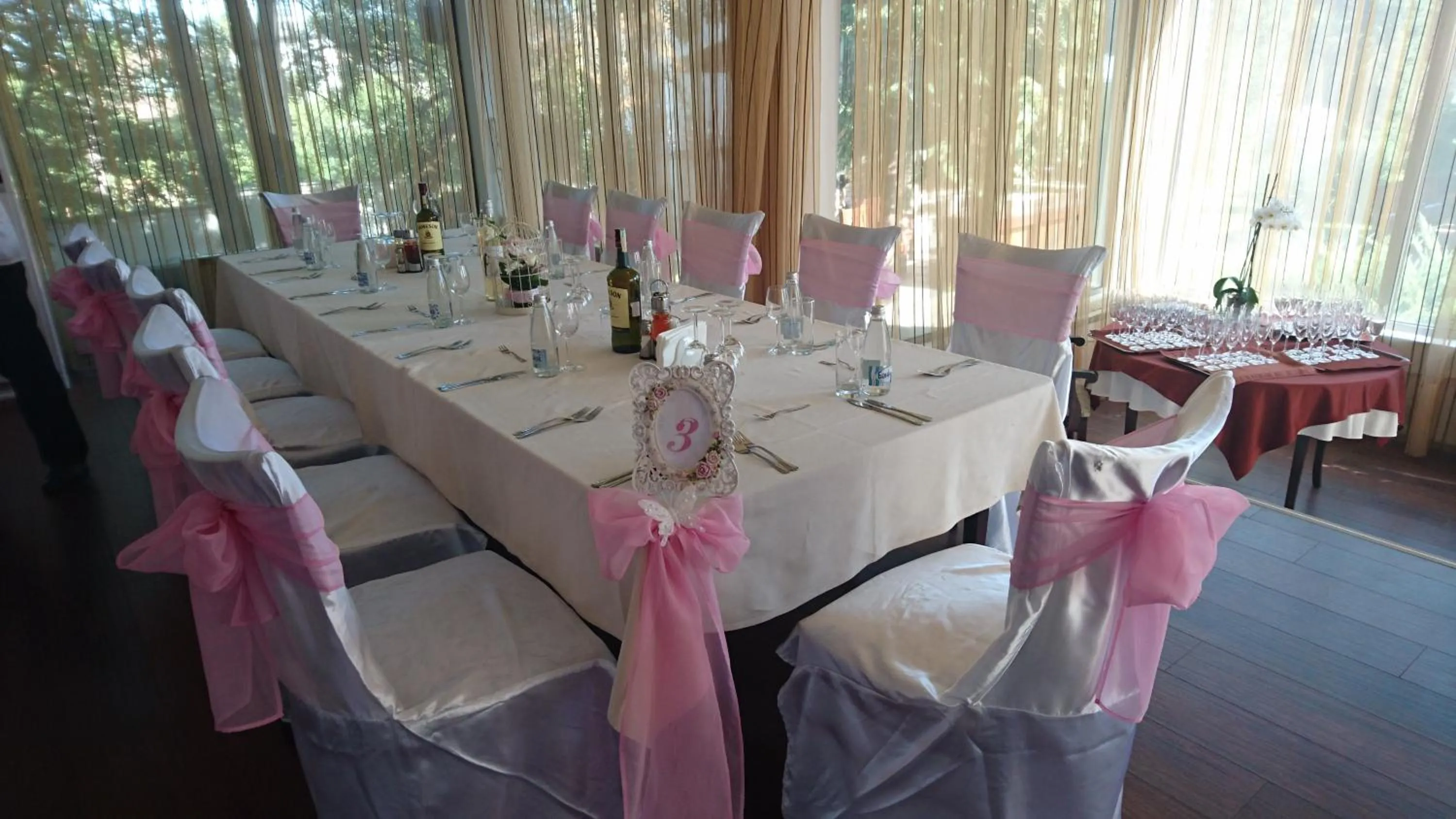 Restaurant/places to eat in Hotel Bankya Palace