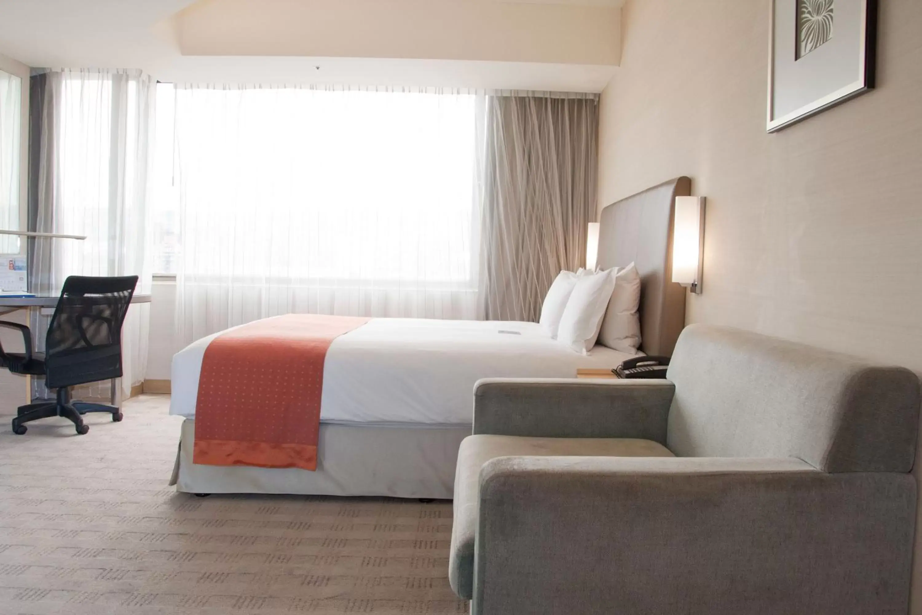 Photo of the whole room, Bed in Holiday Inn Express Taoyuan, an IHG Hotel