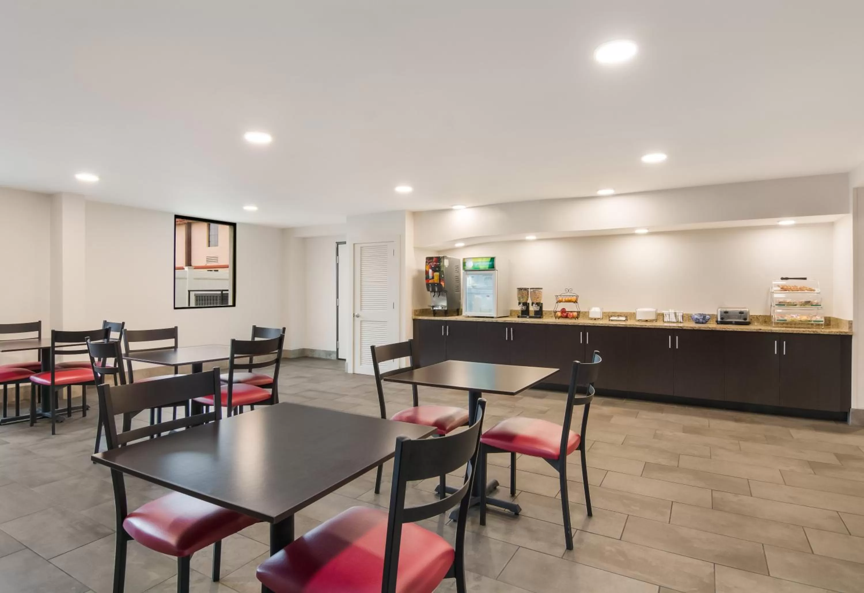 Breakfast in Red Roof Inn Chester