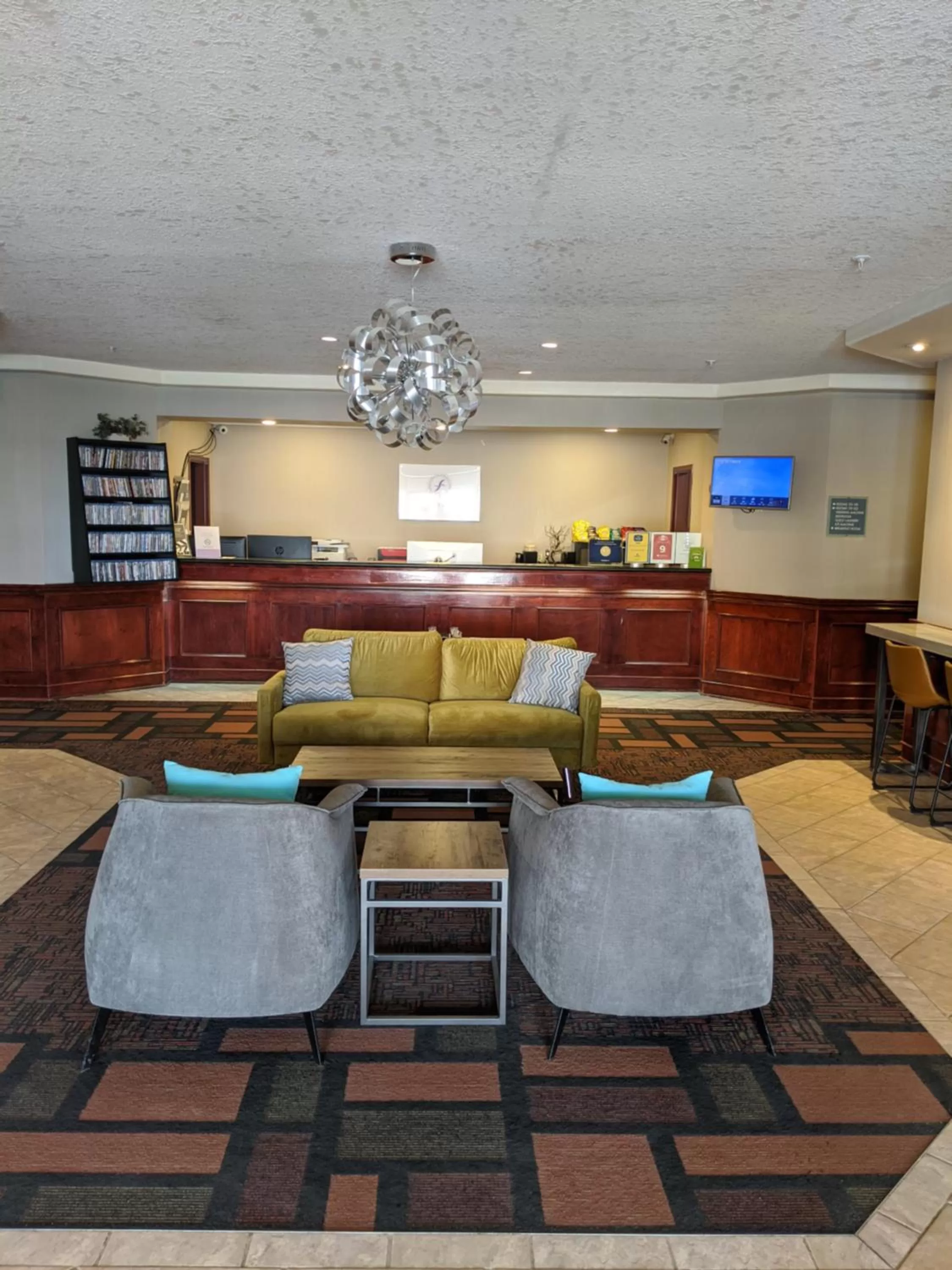 Lobby or reception in Foxwood Inn & Suites Drayton Valley