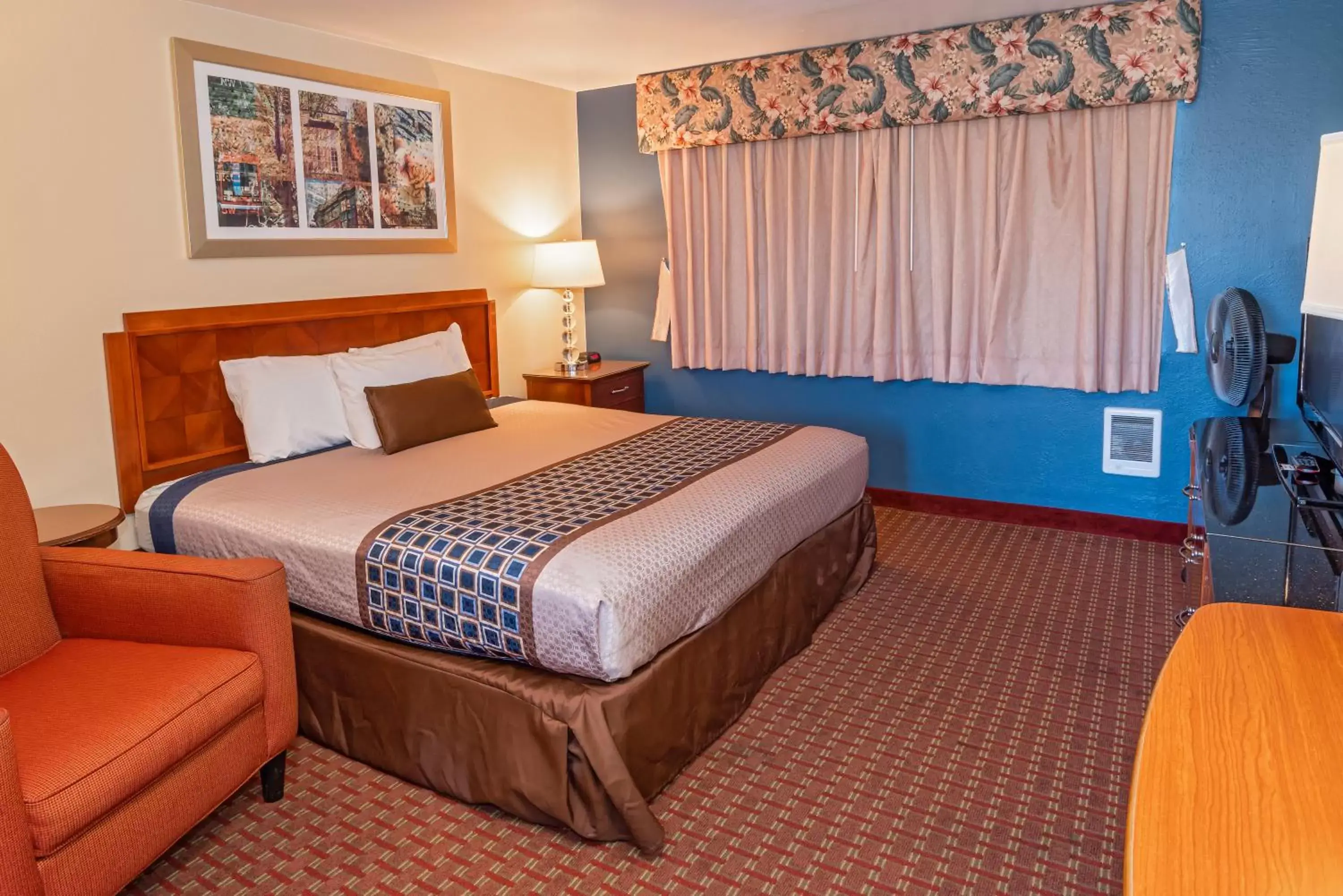 Bed in Riviera Inn