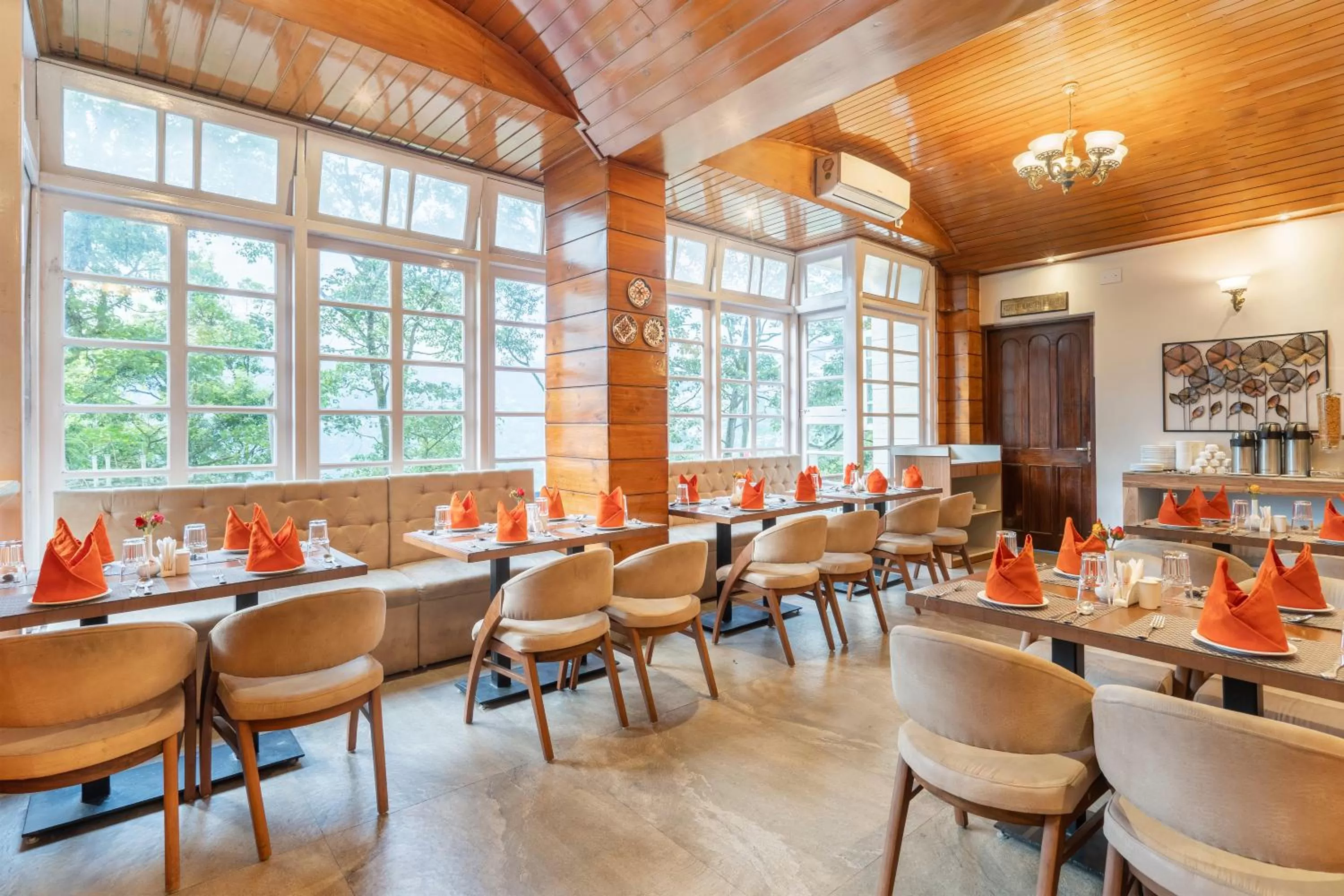 Restaurant/Places to Eat in Summit Alpine Abode Hotel