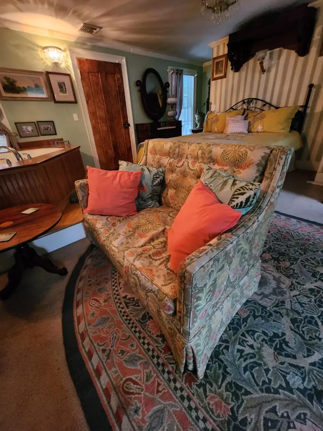 Seating Area in House of 1833 Bed and Breakfast