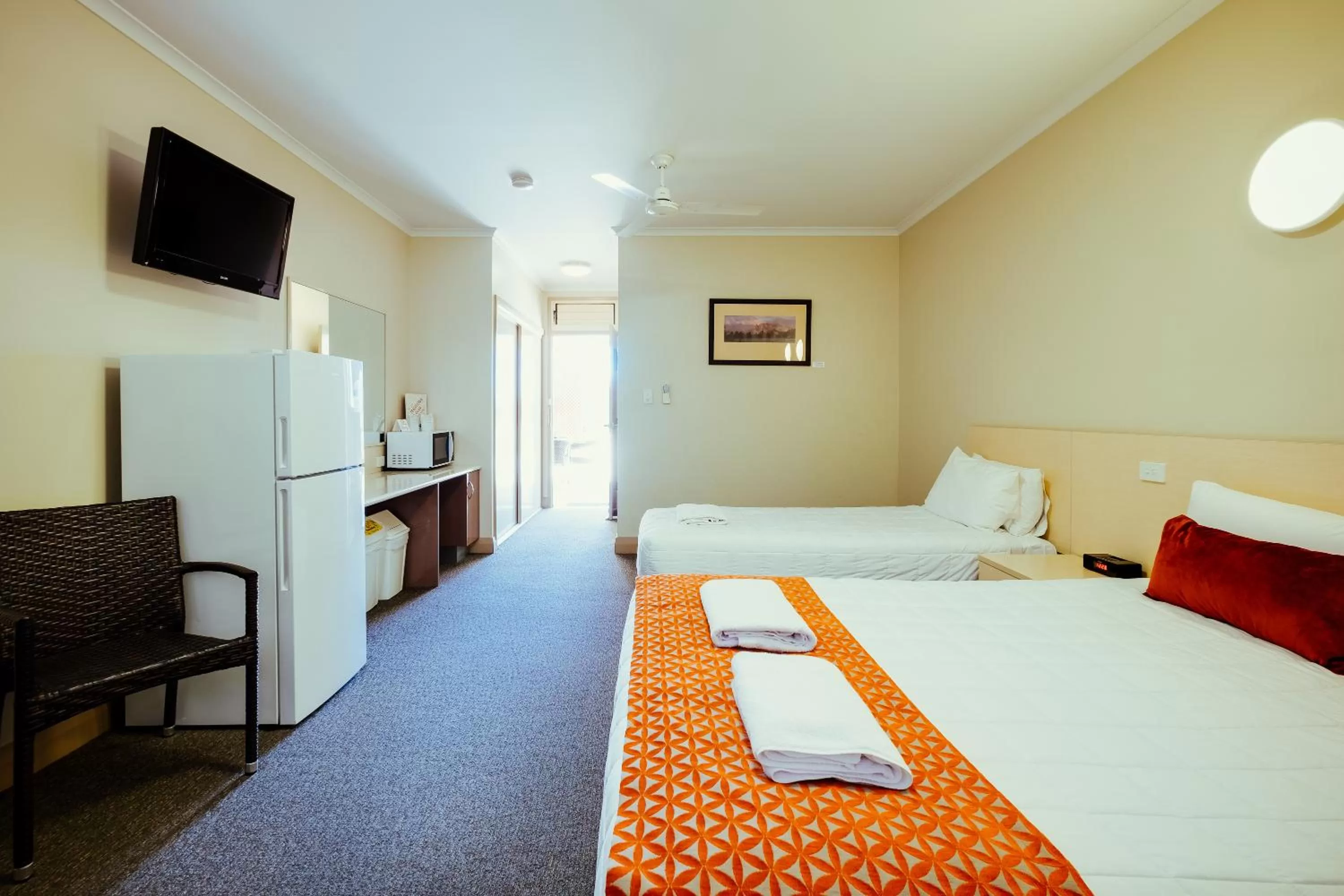 Bed in Club Motor Inn