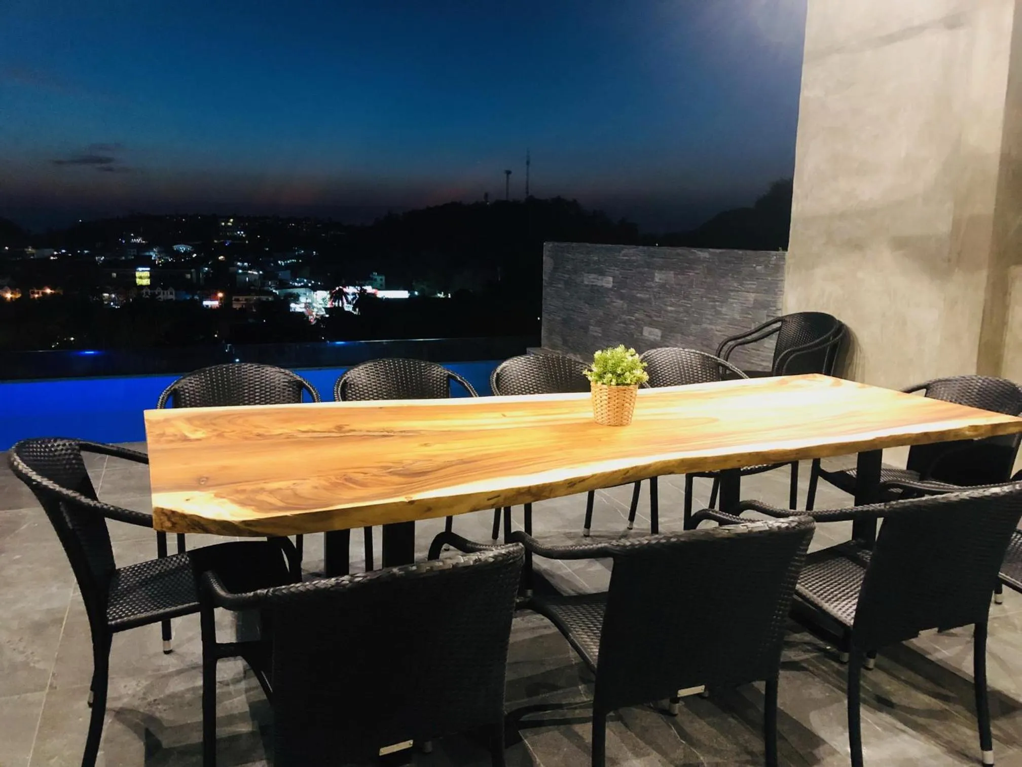 Restaurant/places to eat in Baan Saint-Tropez Seaview Villas Kata Beach