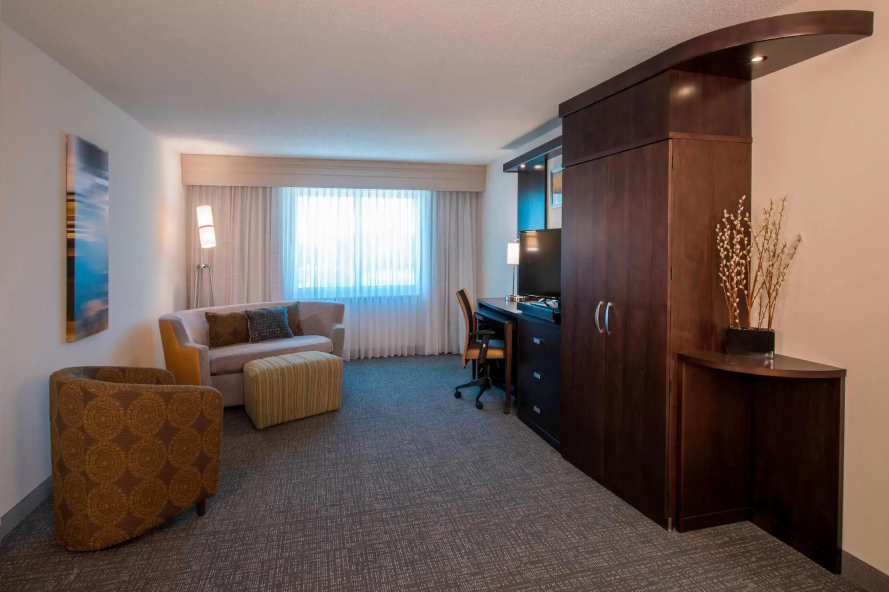 Living room, Seating Area in Courtyard by Marriott Columbus