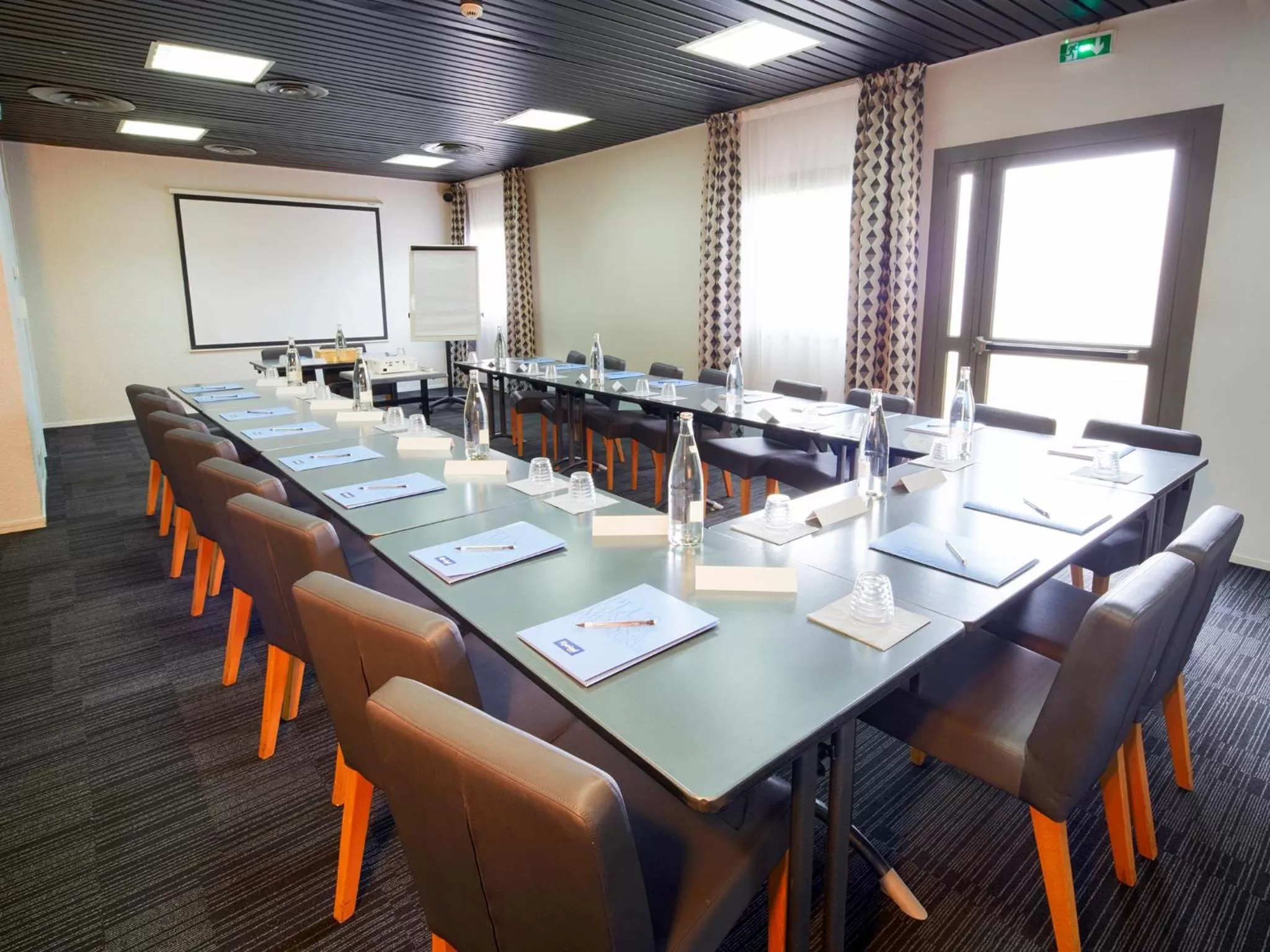 Meeting/conference room in Kyriad Hôtel Orly Aéroport - Athis Mons