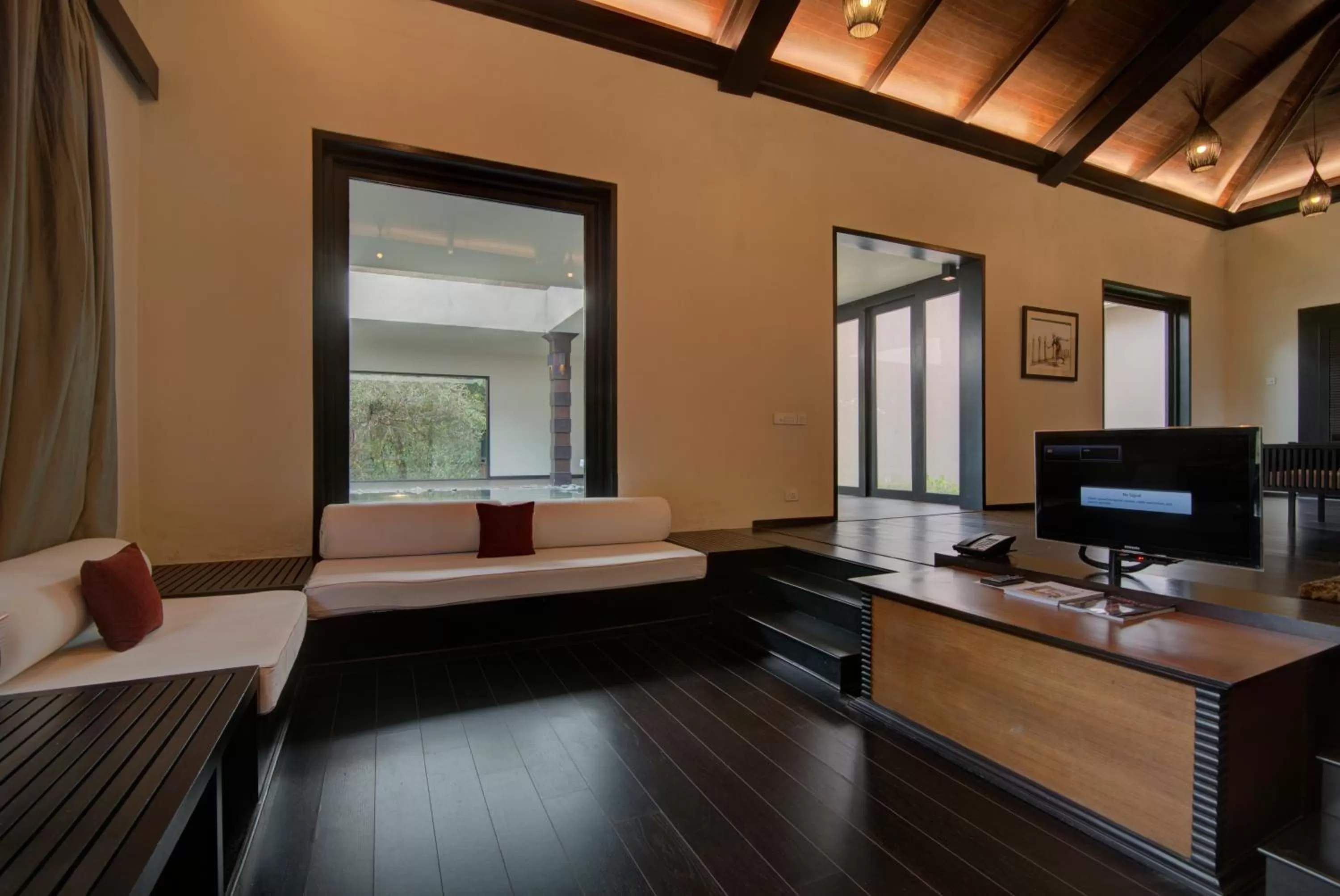 Living room, Bed in Taj Madikeri Resort & Spa Coorg