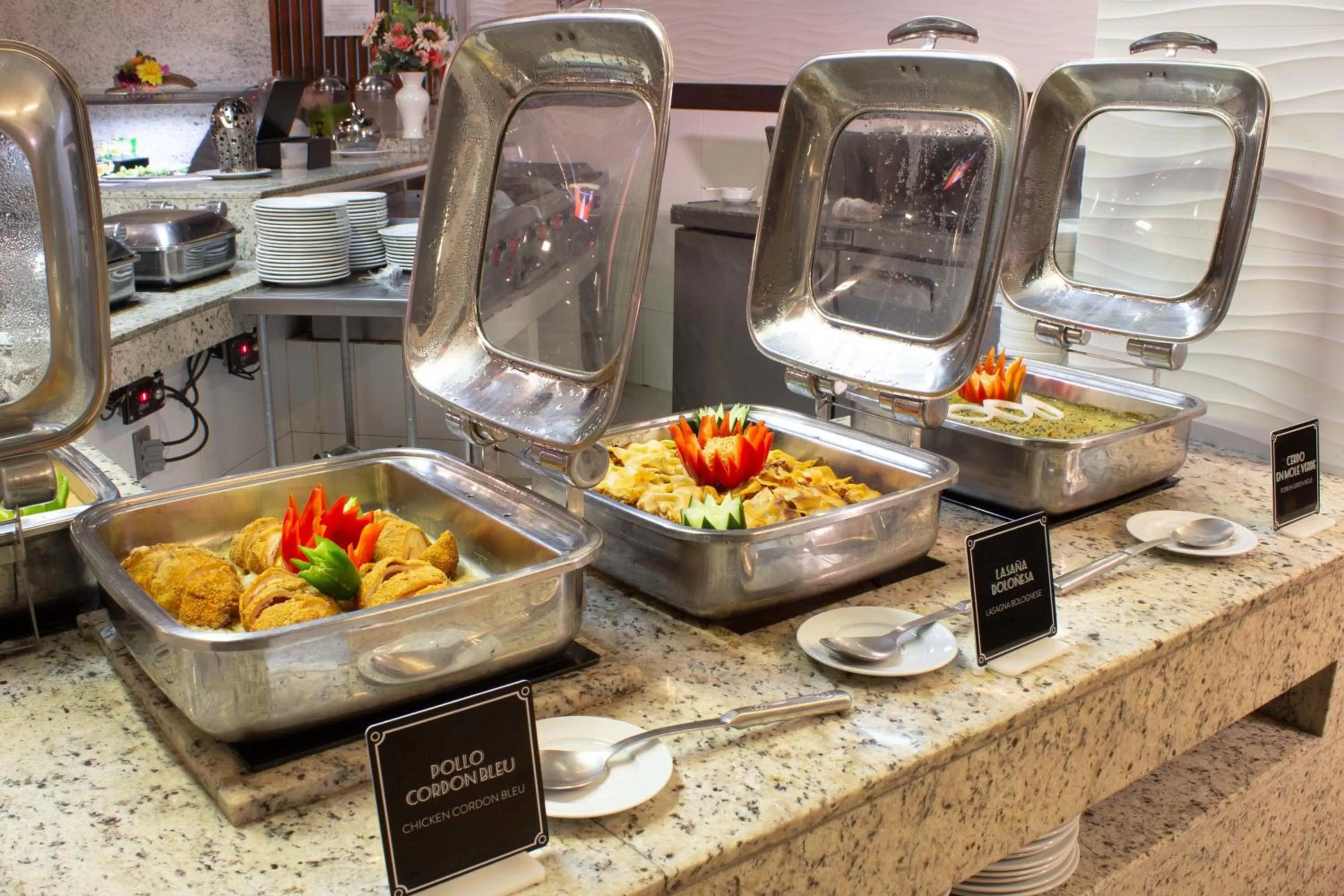 Breakfast in Holiday Inn Queretaro Zona Diamante by IHG