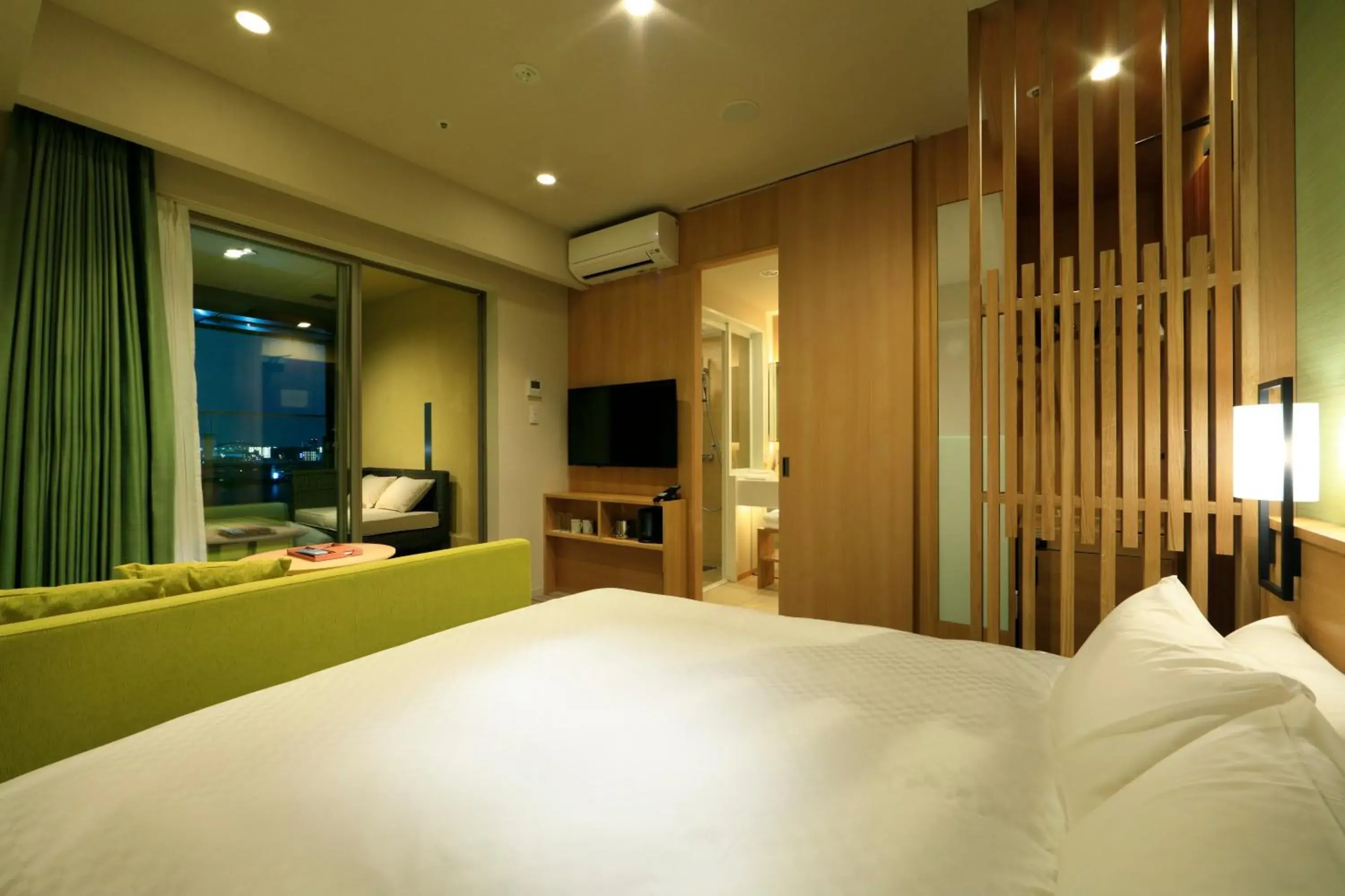 Bed in The Singulari Hotel & Skyspa at Universal Studios Japan