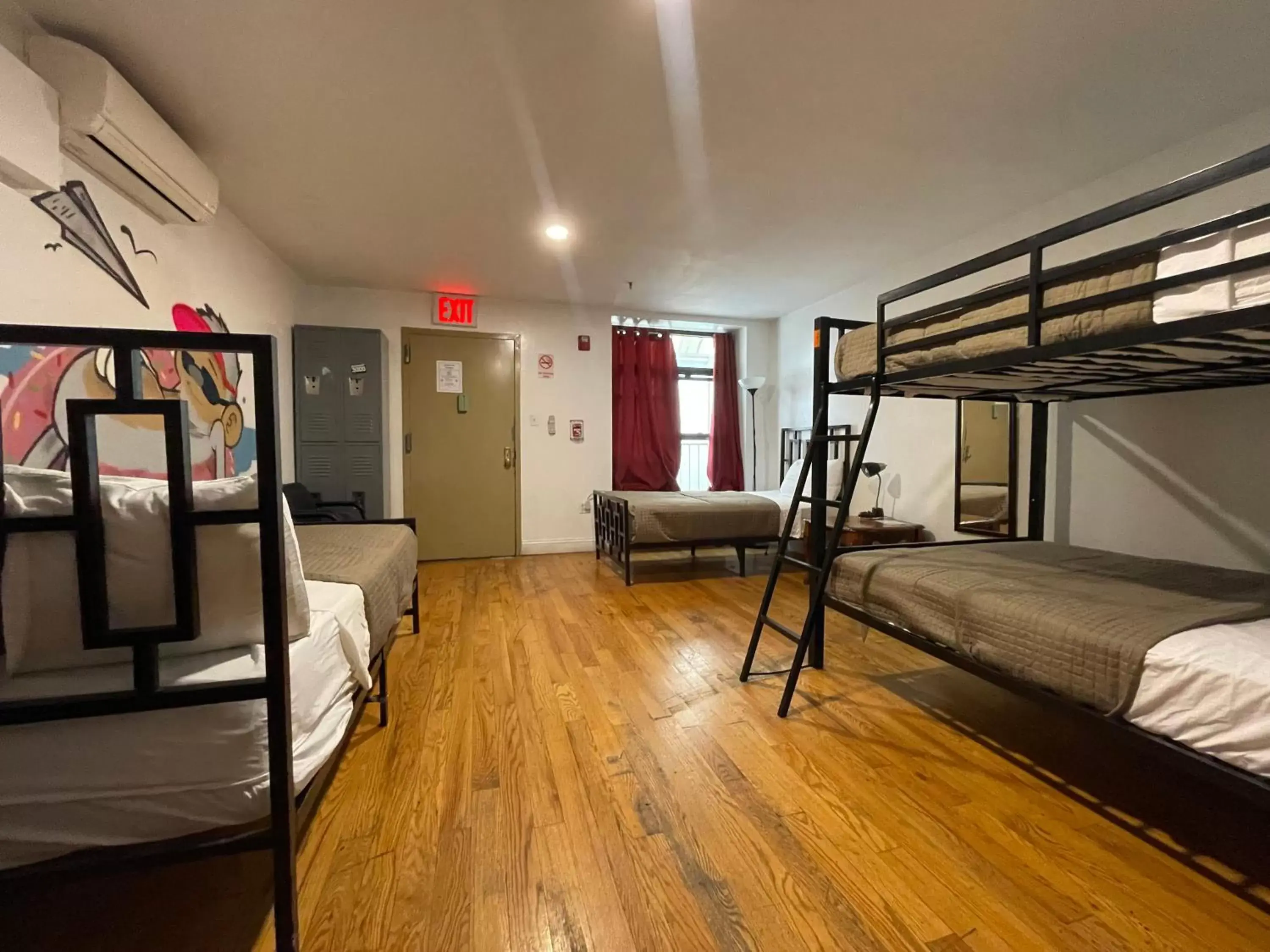 Bed in 5-Bed Mixed Dormitory Room in NY Moore Hostel Bed in 5-Bed Mixed Dormitory Room in NY Moore Hostel
