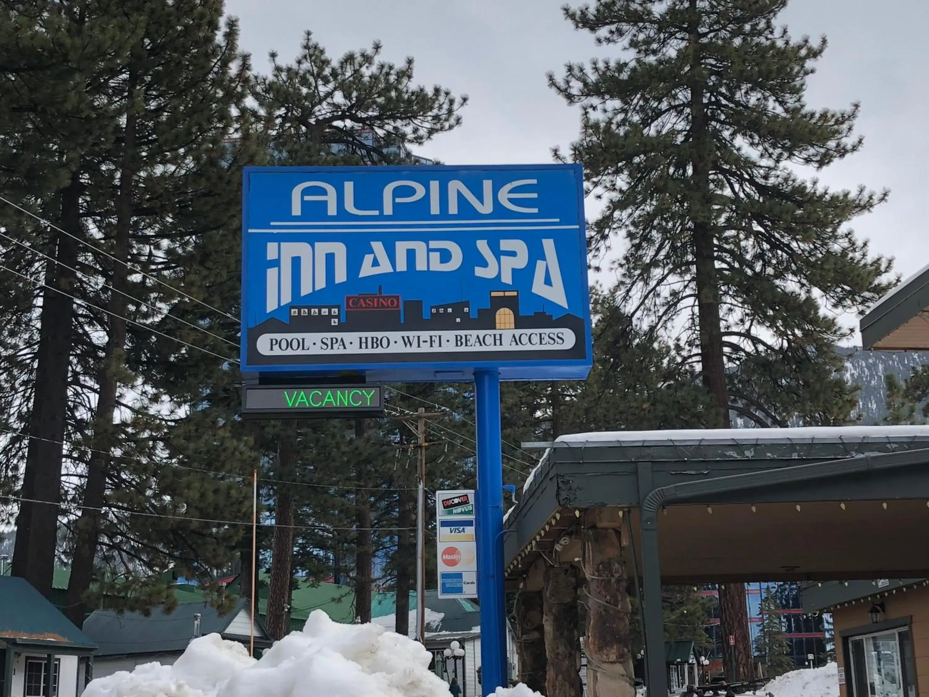 Facade/entrance in Alpine Inn & Spa