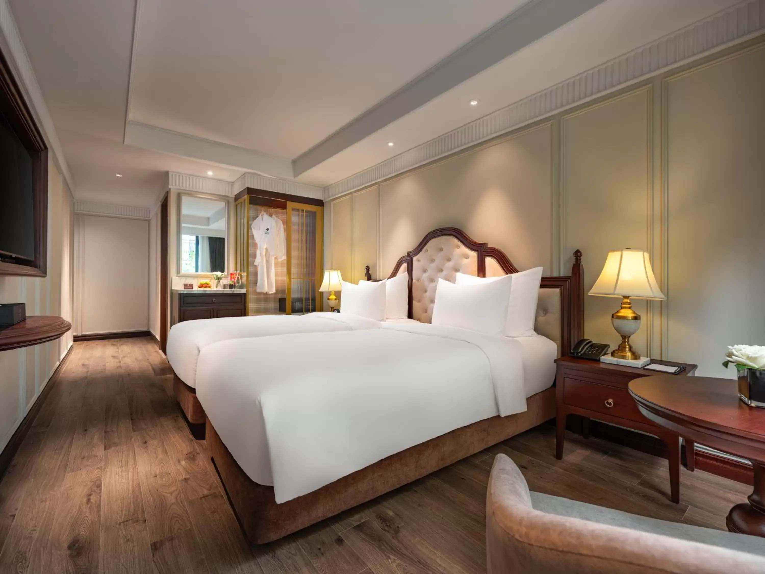 Colonial Premium Twin Street View in GRAND HOTEL du LAC Hanoi Colonial Premium Twin Street View in GRAND HOTEL du LAC Hanoi