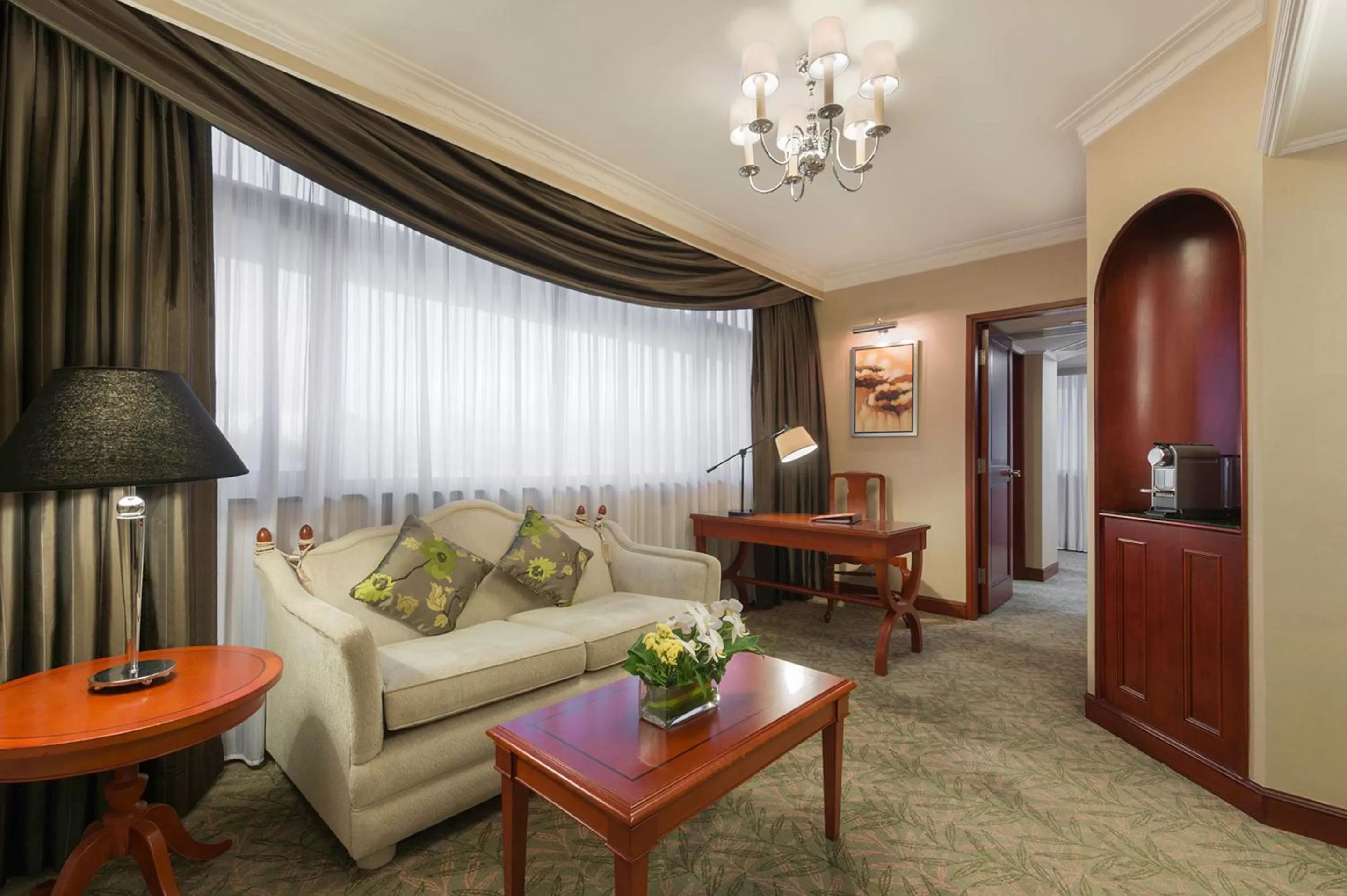 Photo of the whole room in Marco Polo Hongkong Hotel