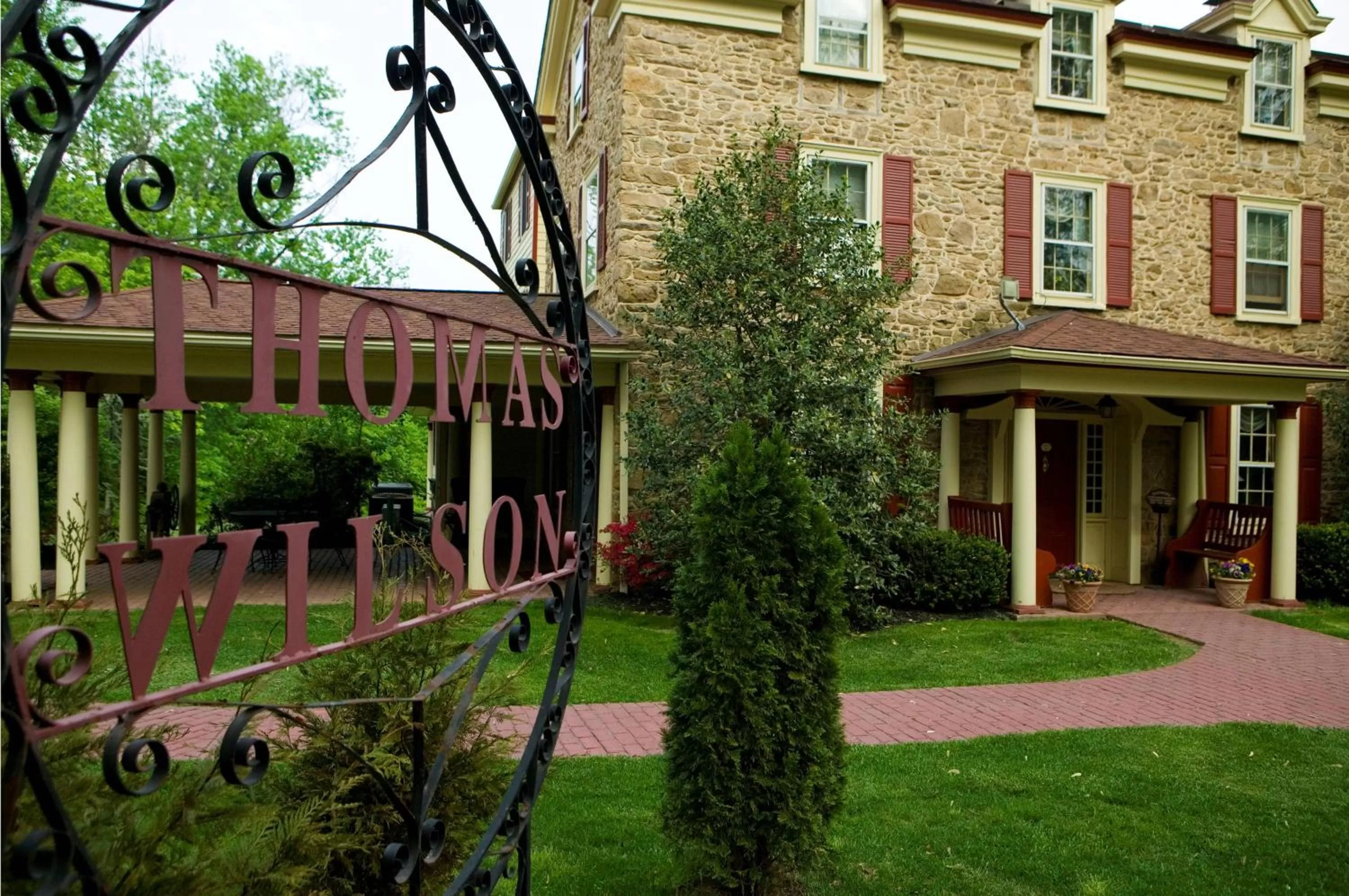 Facade/entrance in Joseph Ambler Inn
