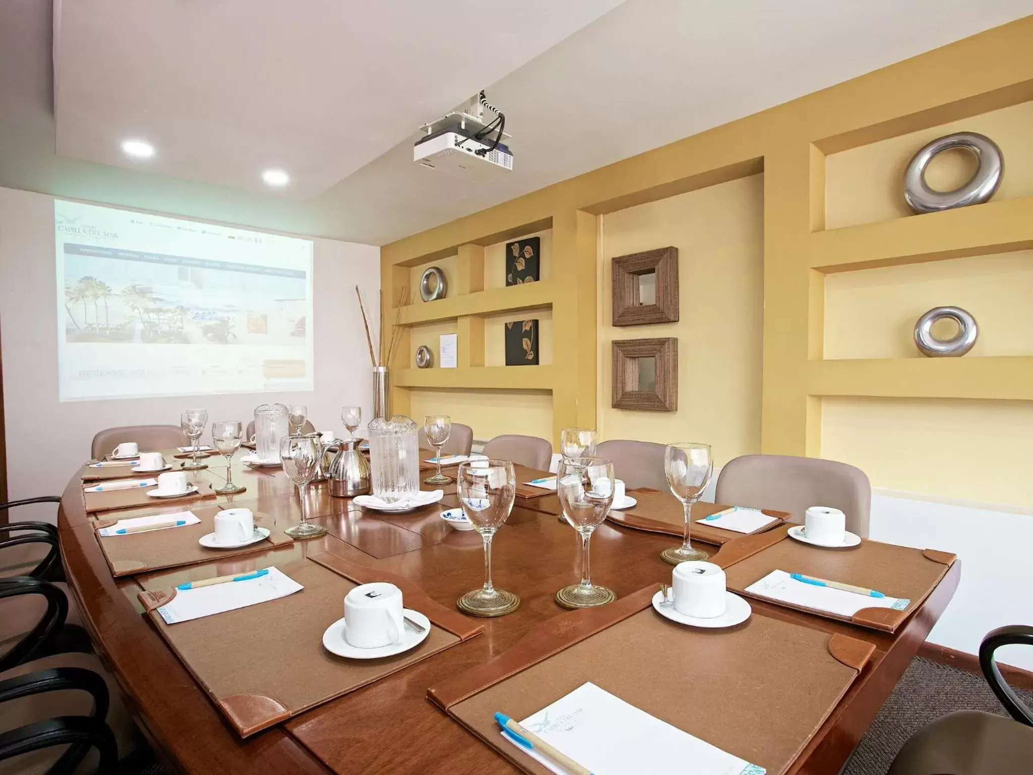 Meeting/conference room, Restaurant/Places to Eat in Hotel Capilla del Mar