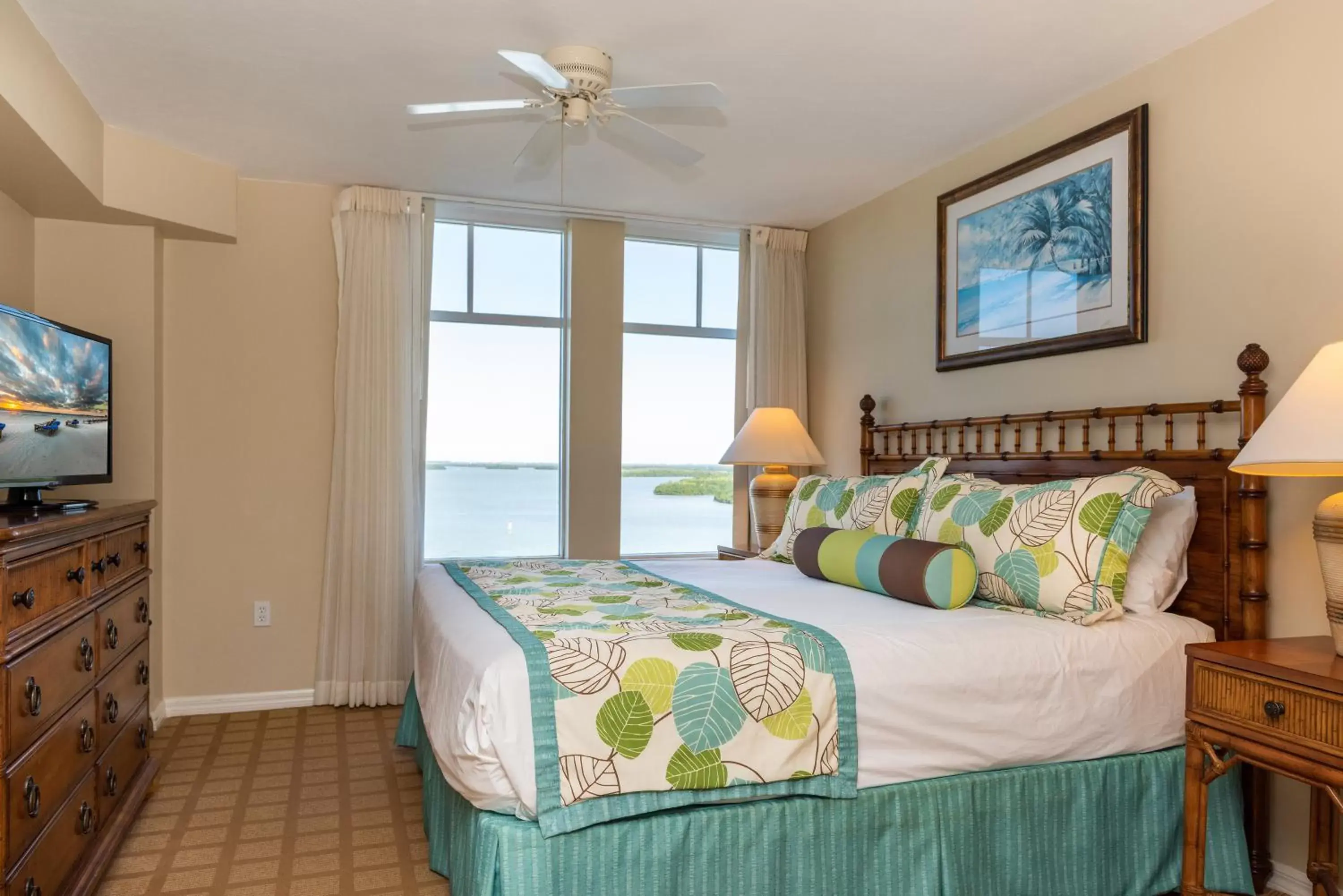 Luxury Suite - High Floor in Lovers Key Resort Luxury Suite - High Floor in Lovers Key Resort