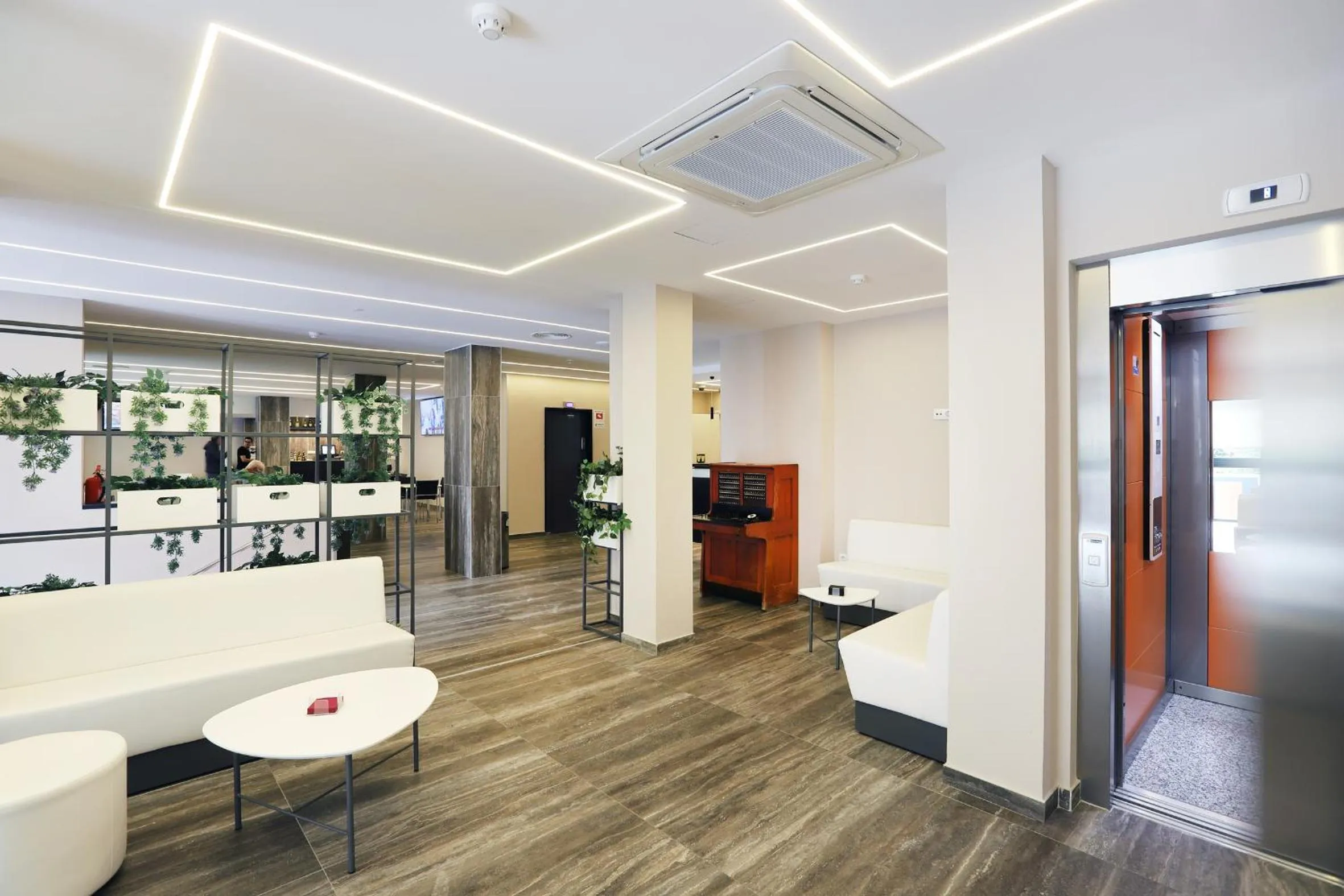 Communal lounge/ TV room in Hotel Alameda