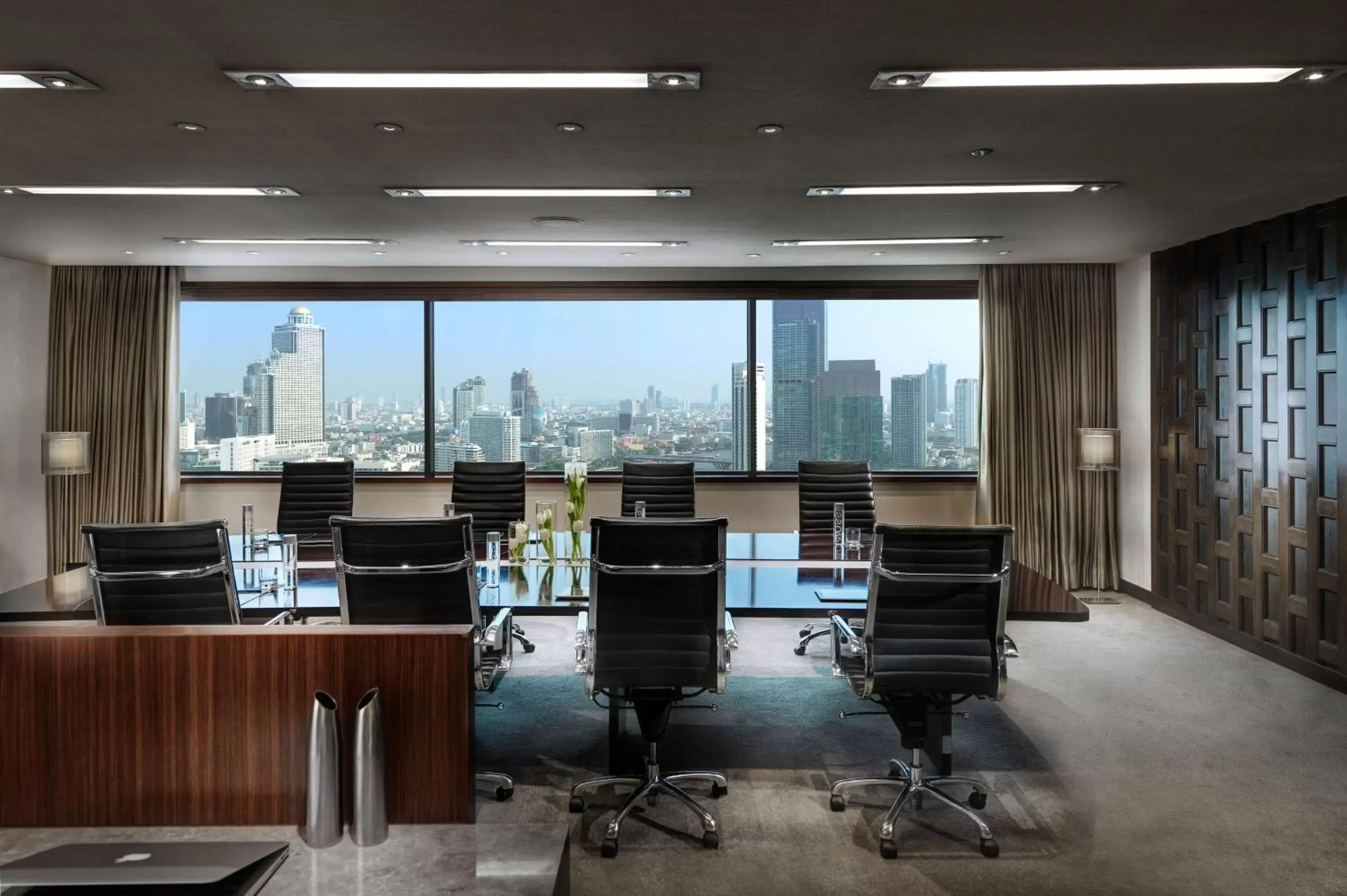 Meeting/conference room in Millennium Hilton Bangkok