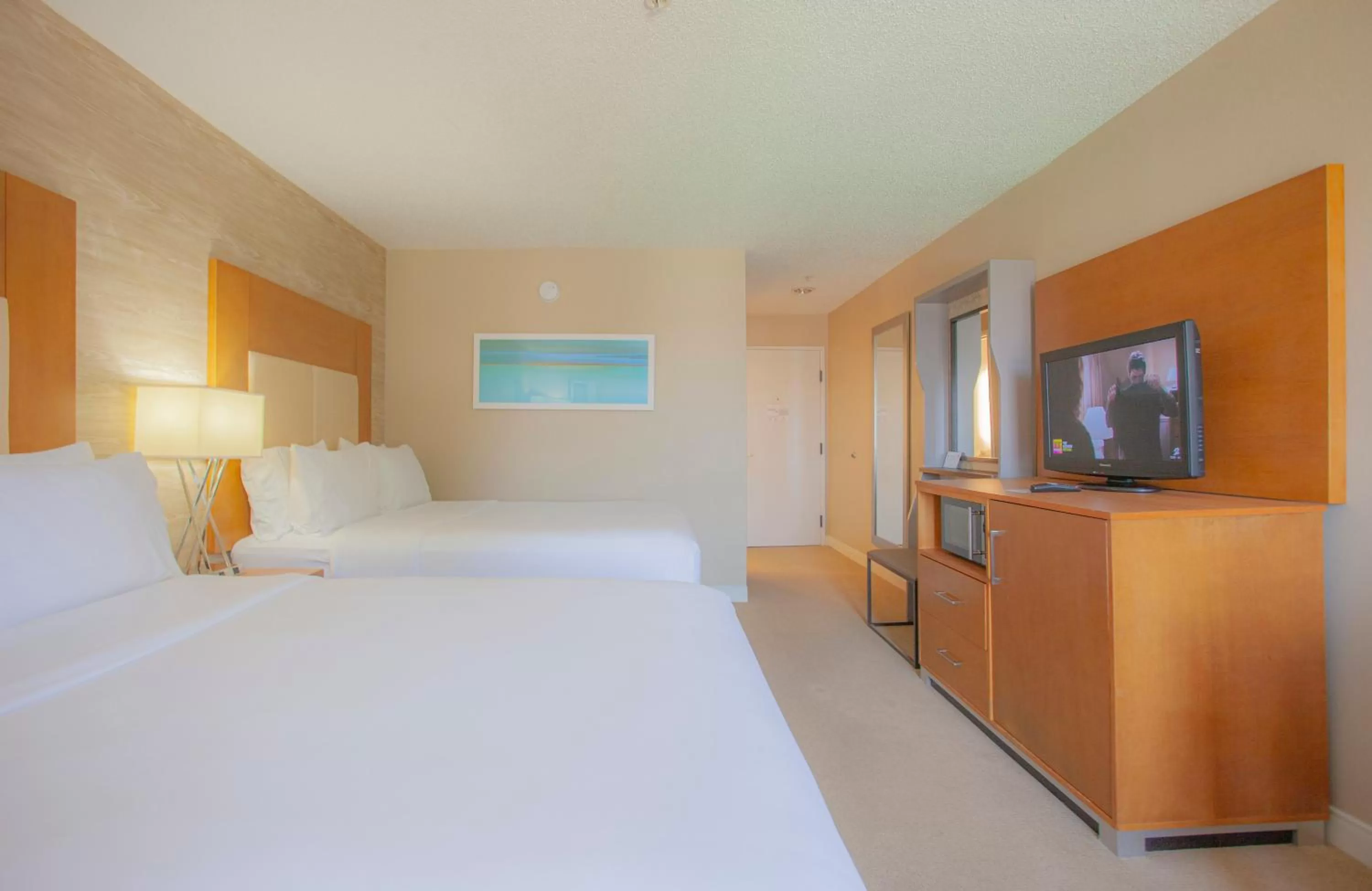 Photo of the whole room, Bed in Holiday Inn & Suites Spring - The Woodlands