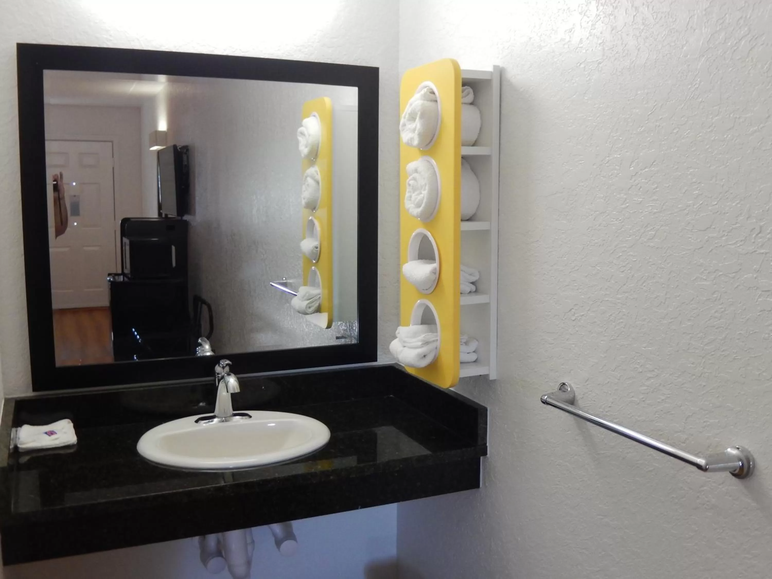 Property building in Motel 6-Moultrie, GA