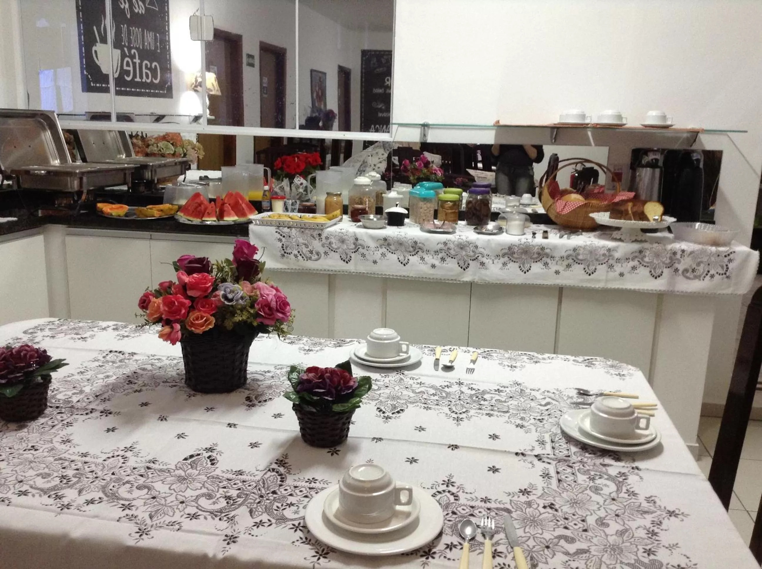 Buffet breakfast in Pousada Alvorada Brotas - e agendamento das atividades turísticas