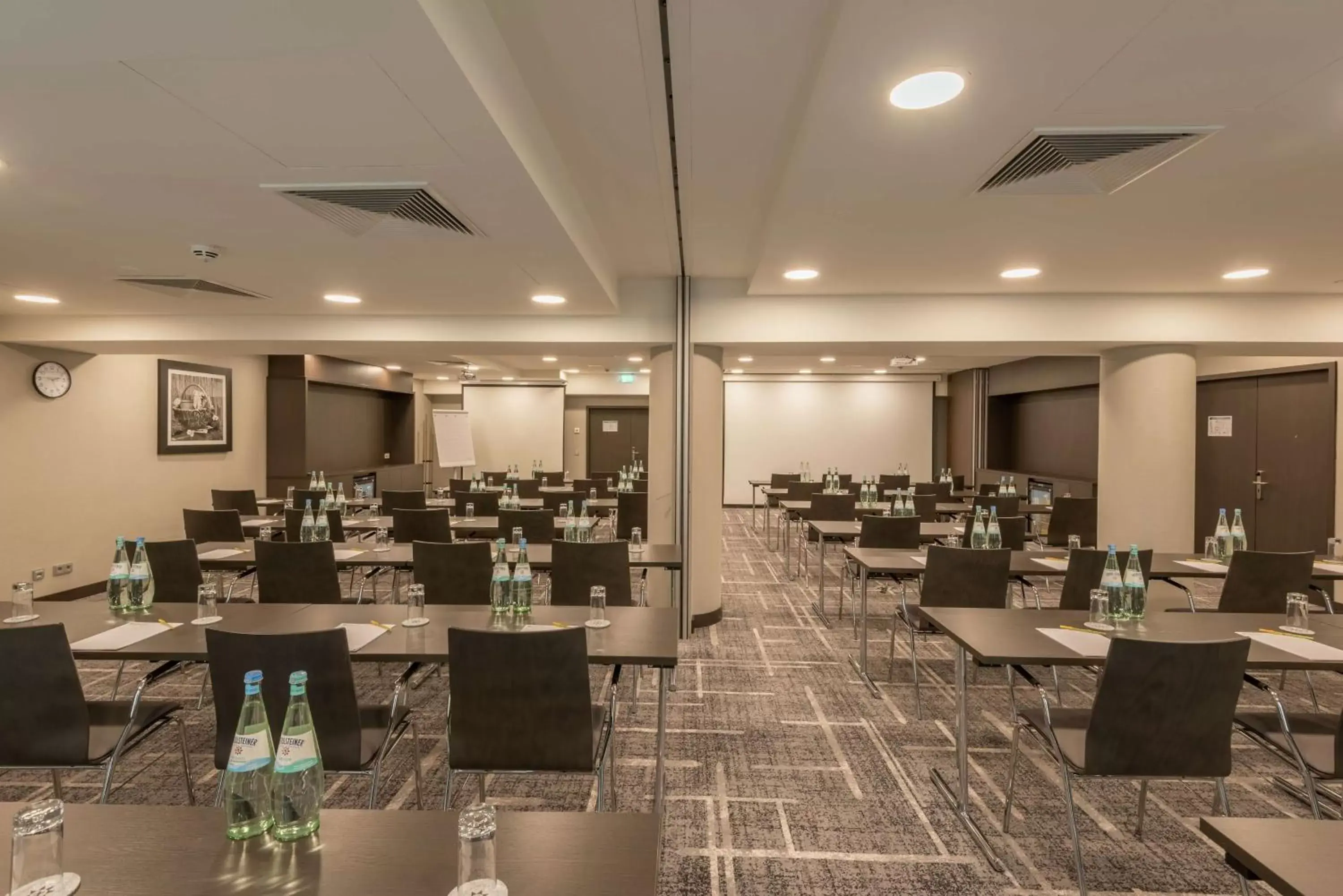 Meeting/conference room, Restaurant/Places to Eat in Hilton Garden Inn Frankfurt City Centre