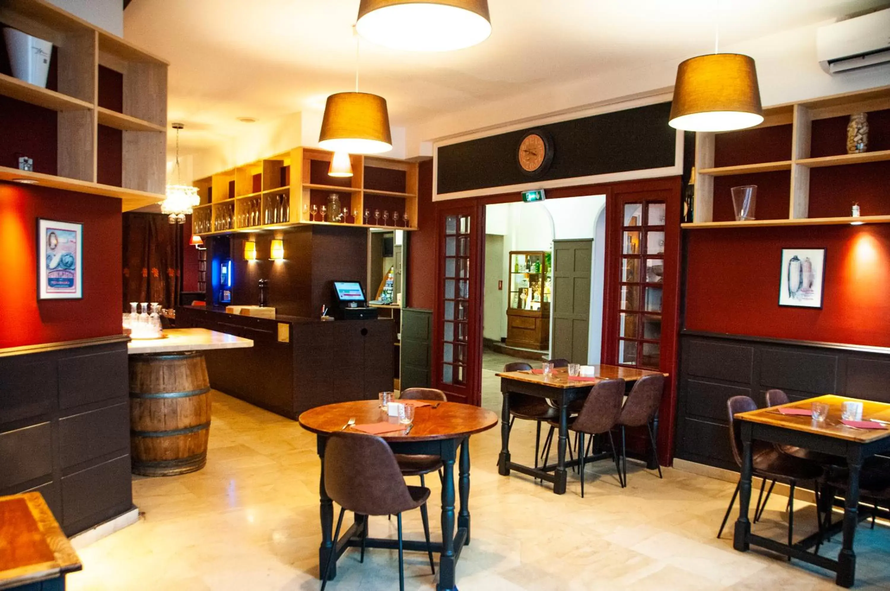 Lounge/Bar in The Originals City, Hôtel Bristol, Le Puy-en-Velay (Inter-Hotel)