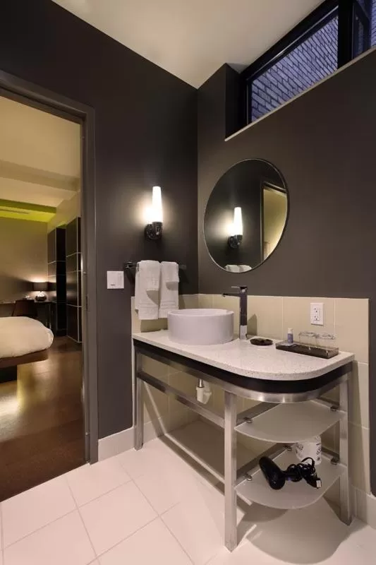 Bathroom, Bed in CityFlatsHotel - Grand Rapids, an Ascend Collection Hotel