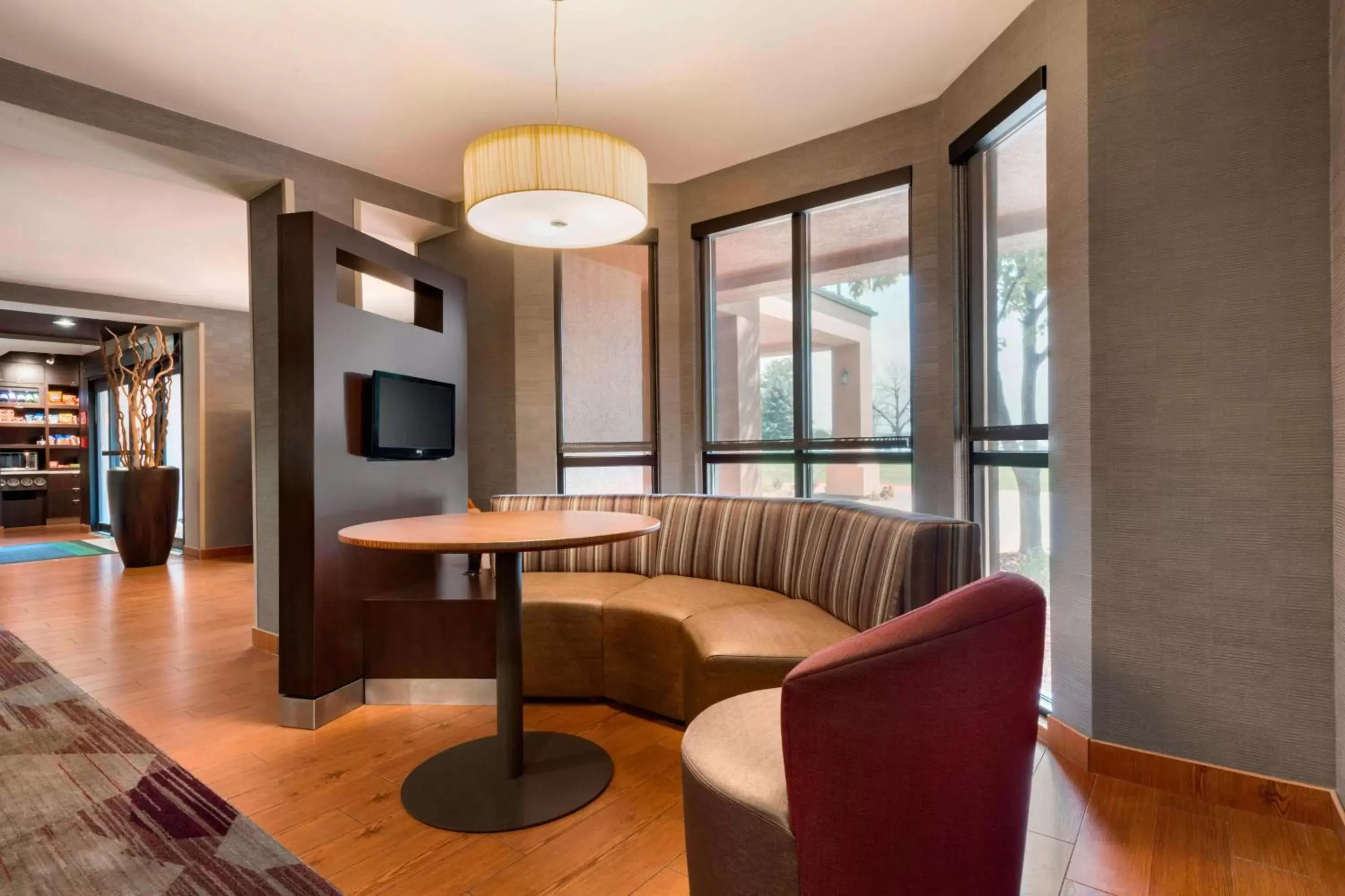 Lobby or reception, Seating Area in Courtyard Akron Fairlawn