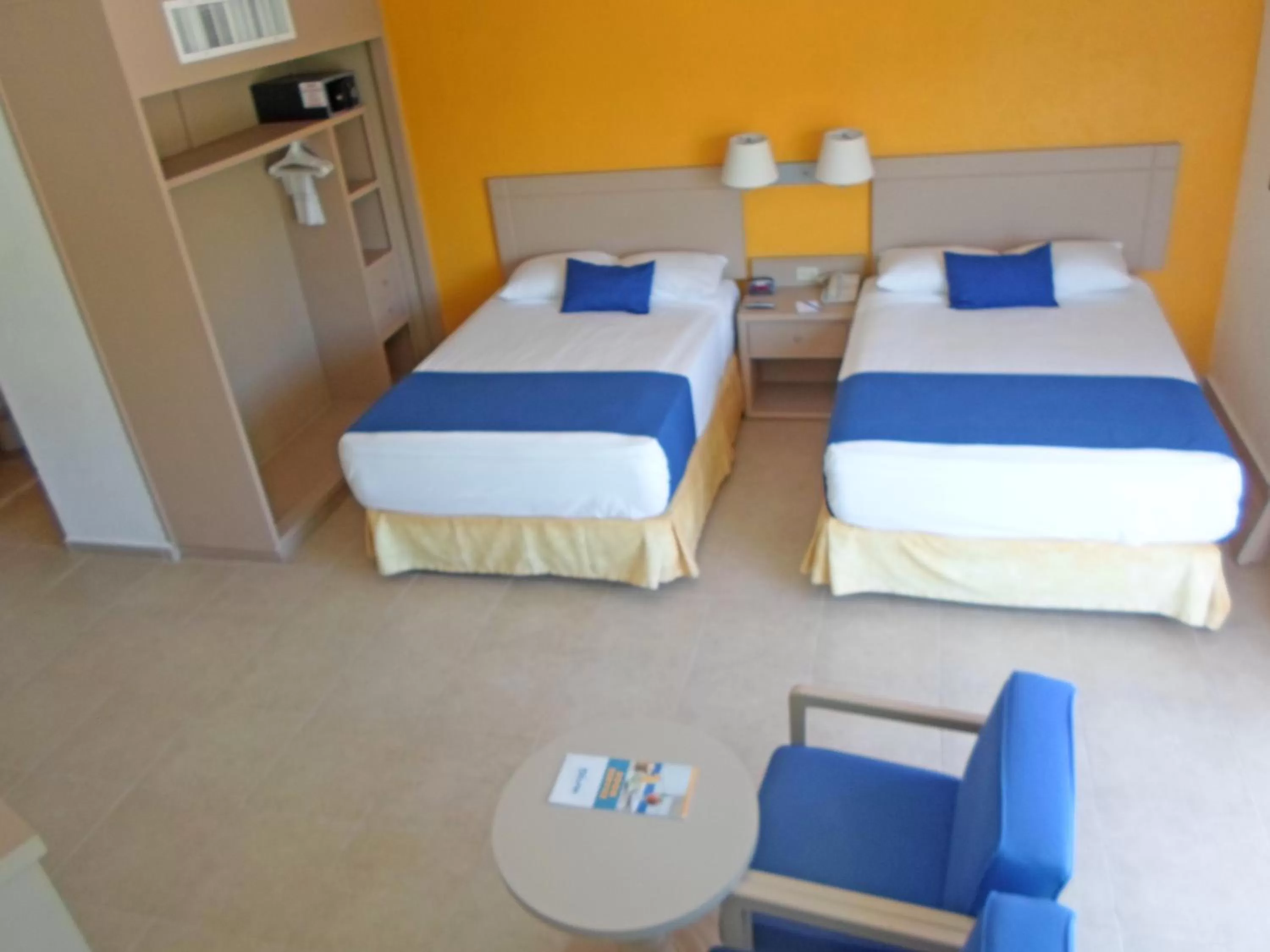 Photo of the whole room, Room Photo in Calinda Beach Acapulco