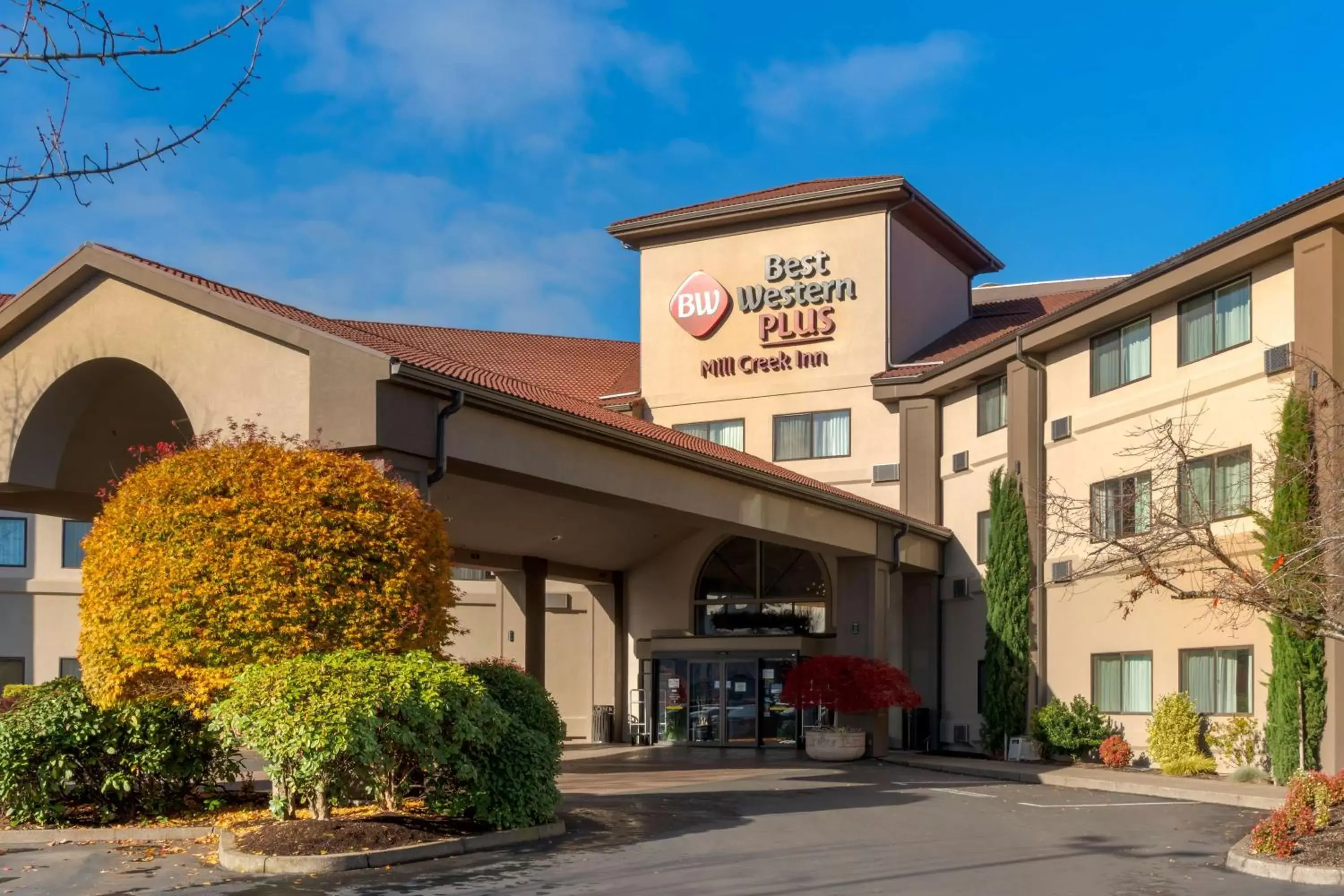 Property Building in Best Western Plus Mill Creek Inn