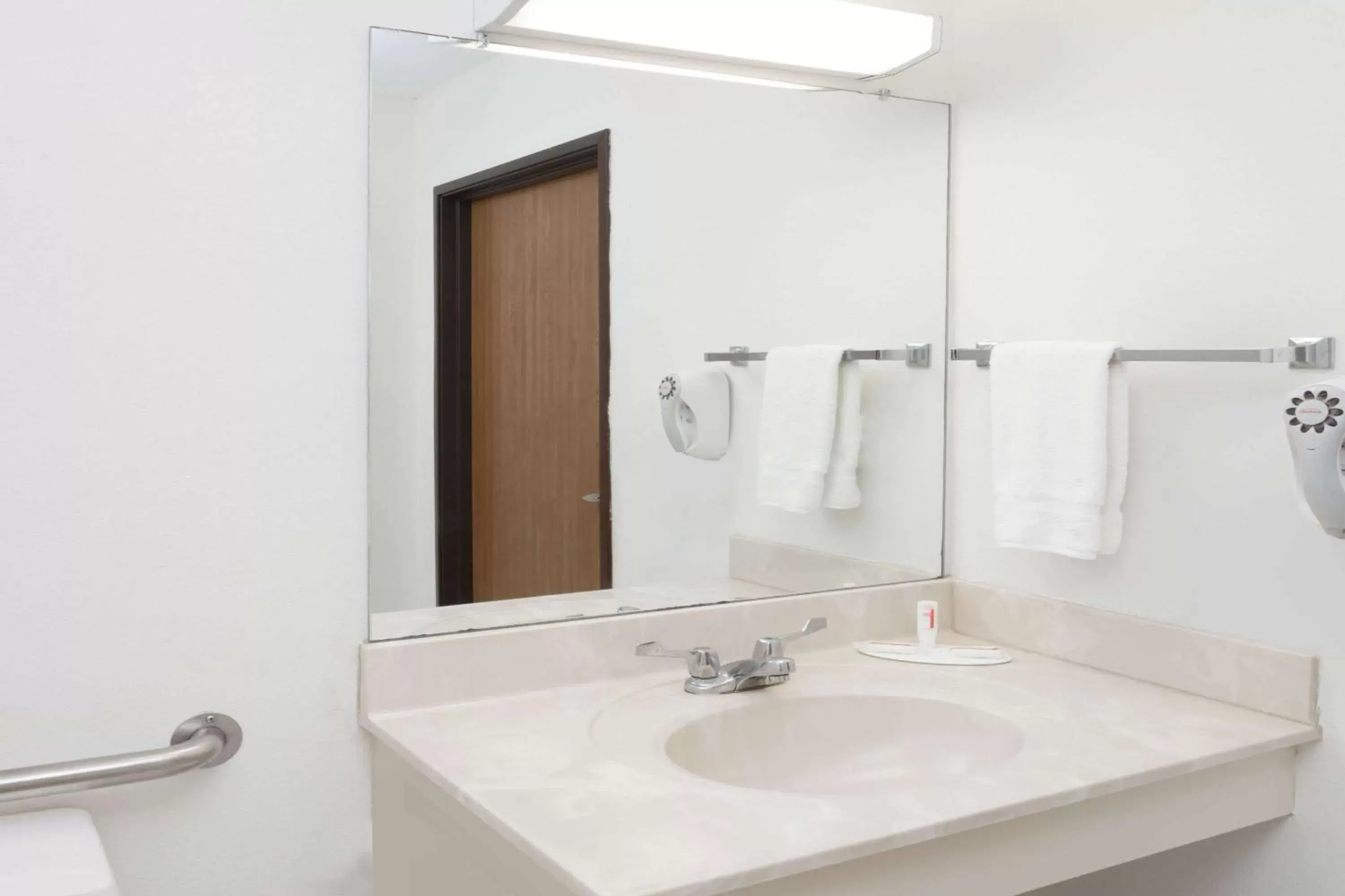 Bathroom in Super 8 by Wyndham Washington/Peoria Area