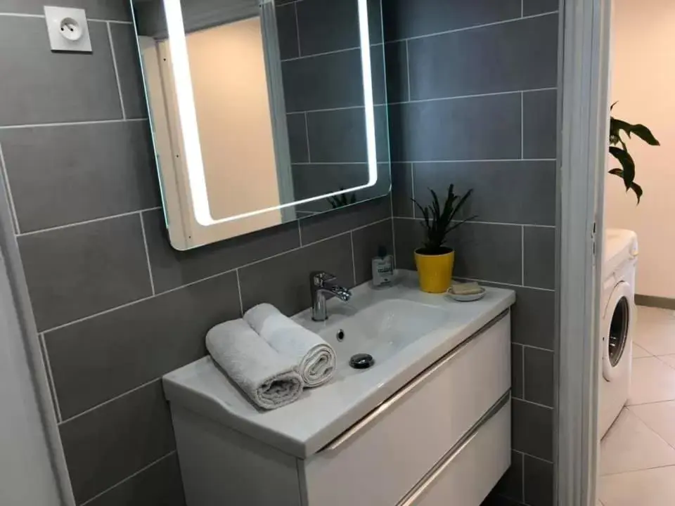 Bathroom in Les Terrasses d'Angoulême