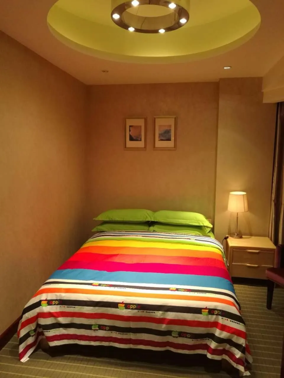 Bed in Kunming Haitian Hotel