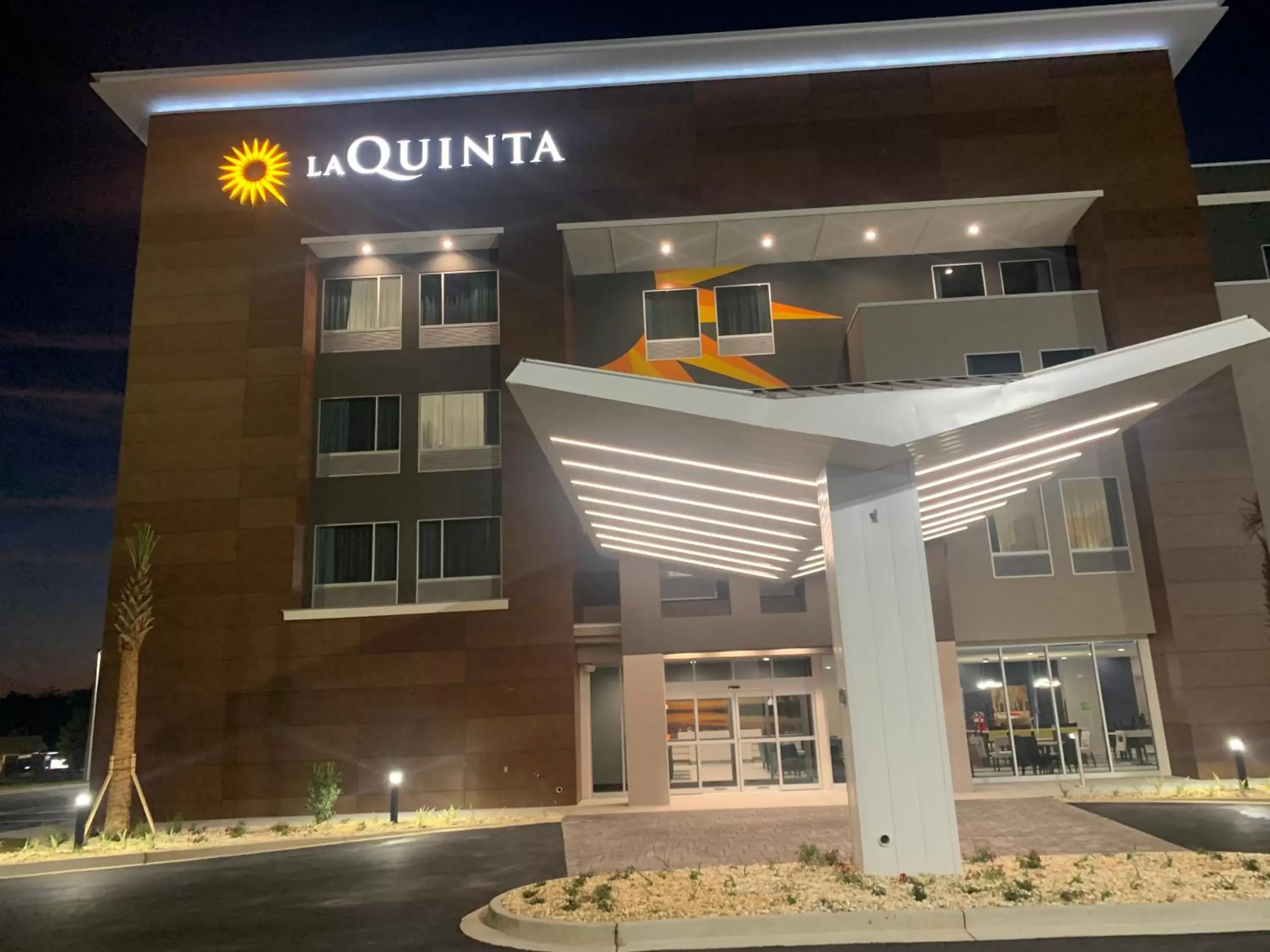 Property Building in La Quinta Inn & Suites by Wyndham Valdosta