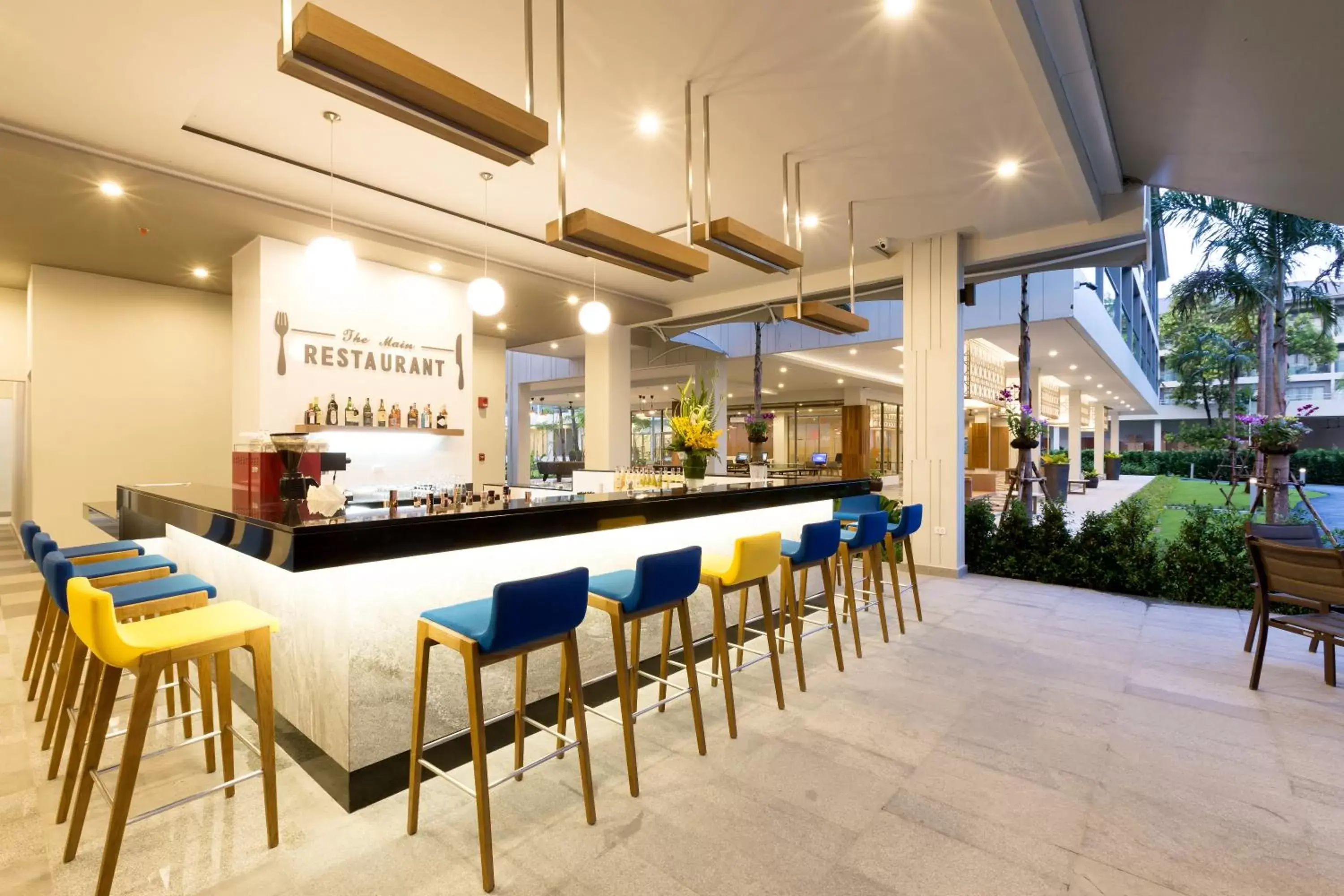 Restaurant/places to eat, Lounge/Bar in X10 Khaolak Resort SHA Plus