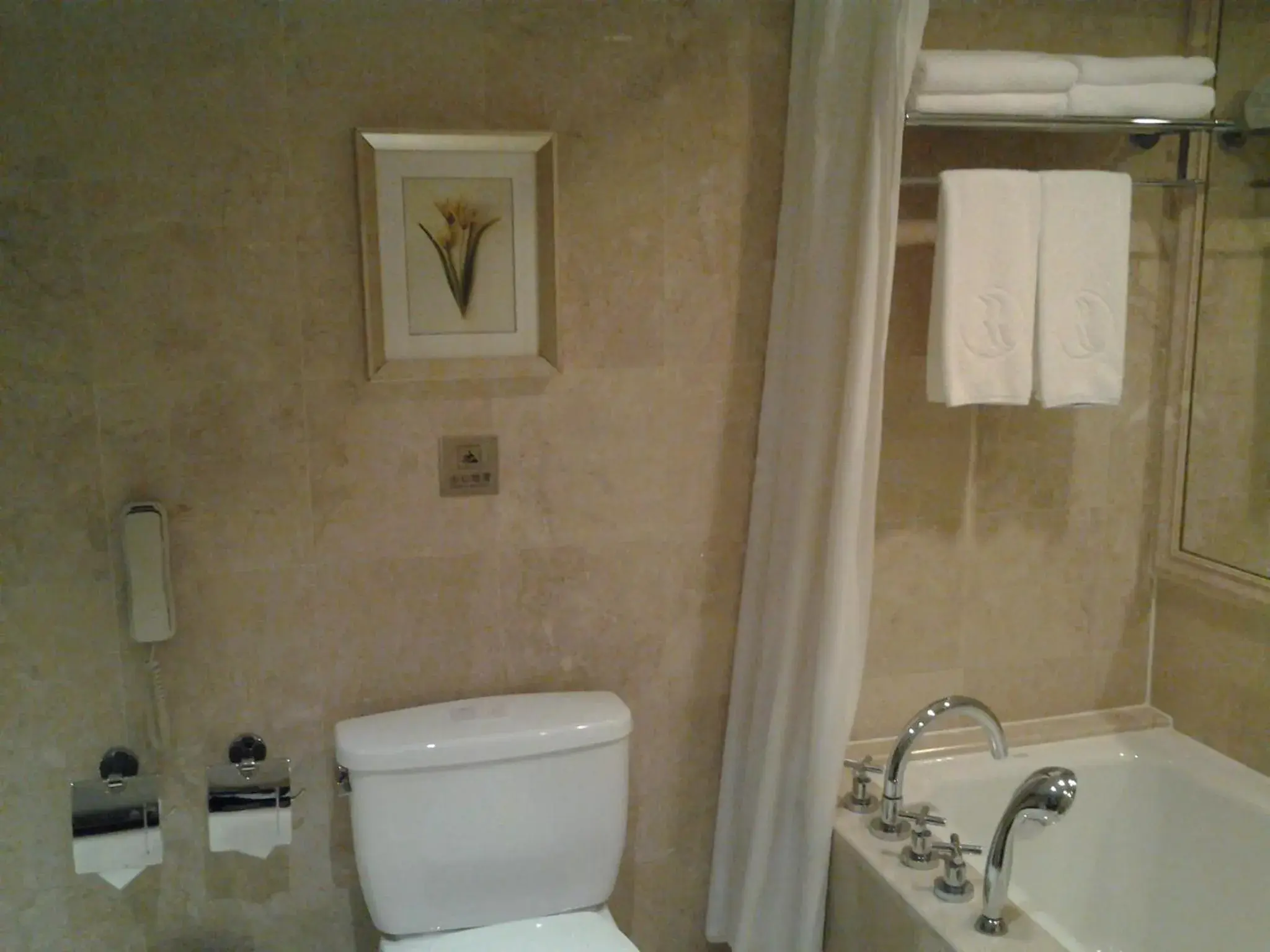 Bathroom in Ramada Plaza Optics Valley Hotel Wuhan (Best of Ramada Worldwide)