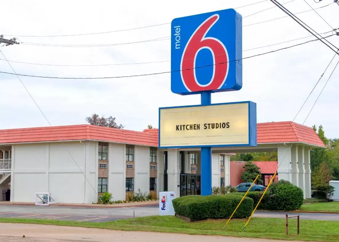 Property logo or sign, Property Building in Motel 6-Palestine, TX
