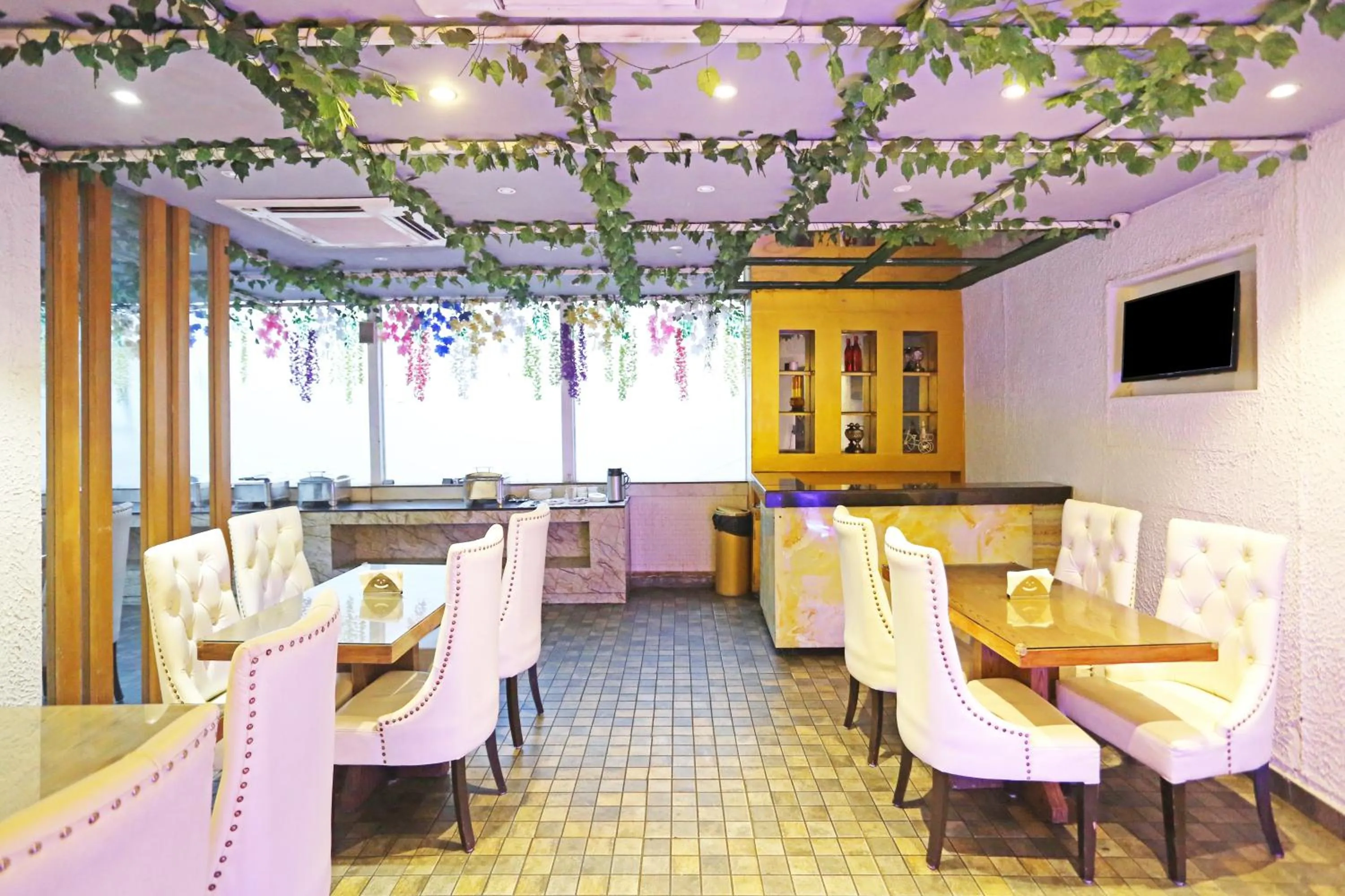 Restaurant/places to eat in JRD Luxury-Business Hotel