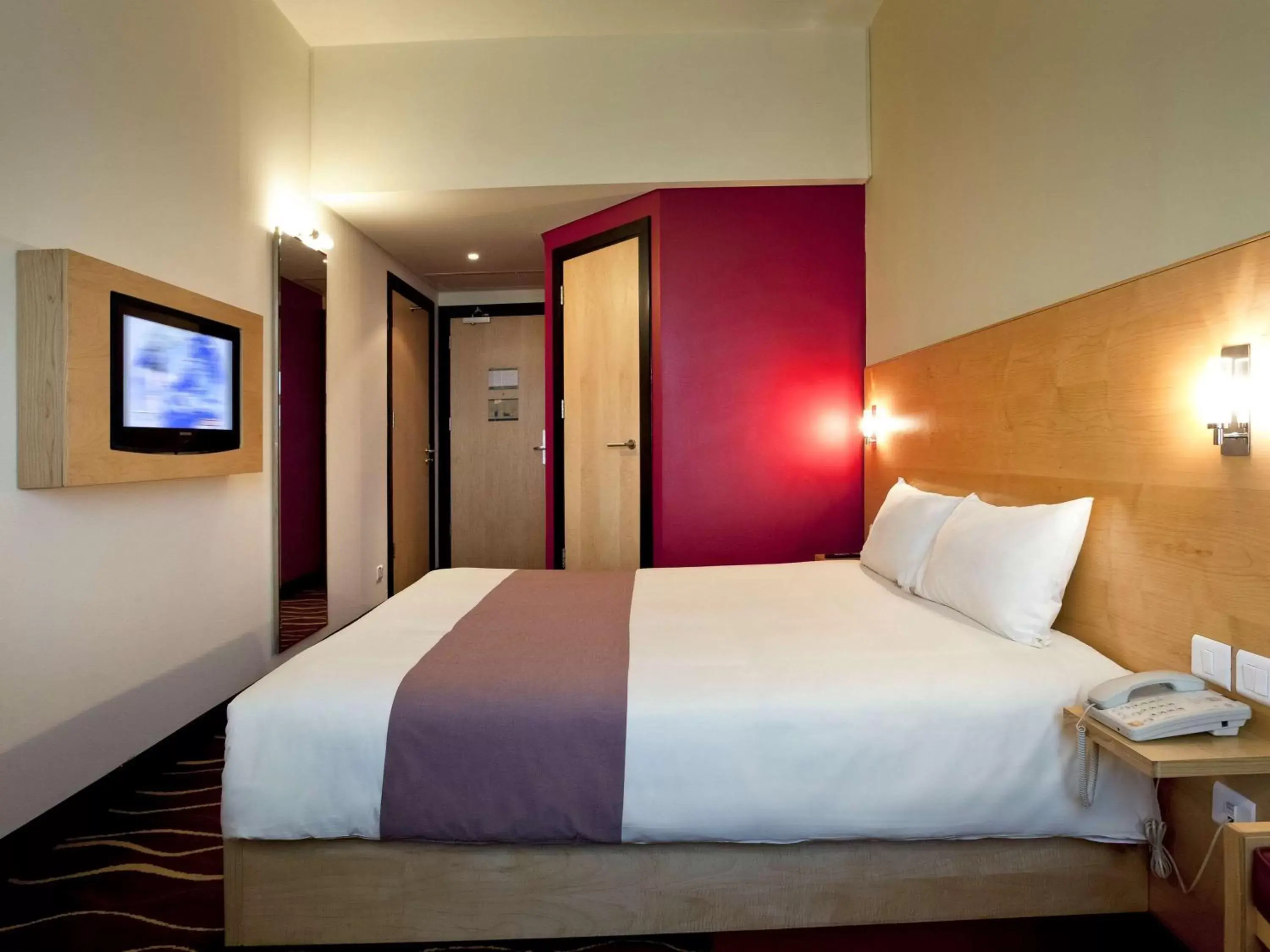 Photo of the whole room, Bed in ibis Sharq