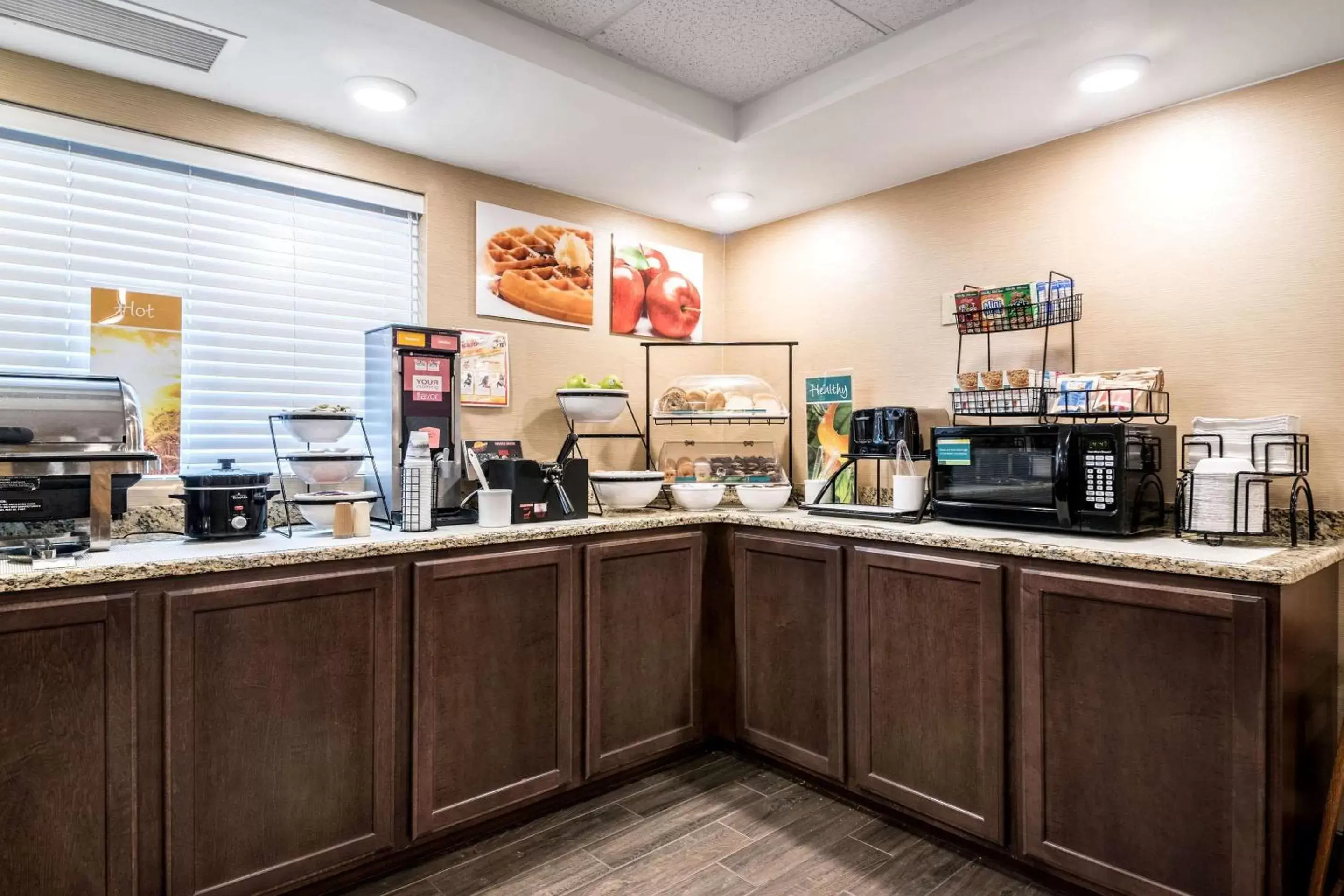 Restaurant/places to eat in Quality Inn Ithaca - University Area Restaurant/places to eat in Quality Inn Ithaca - University Area