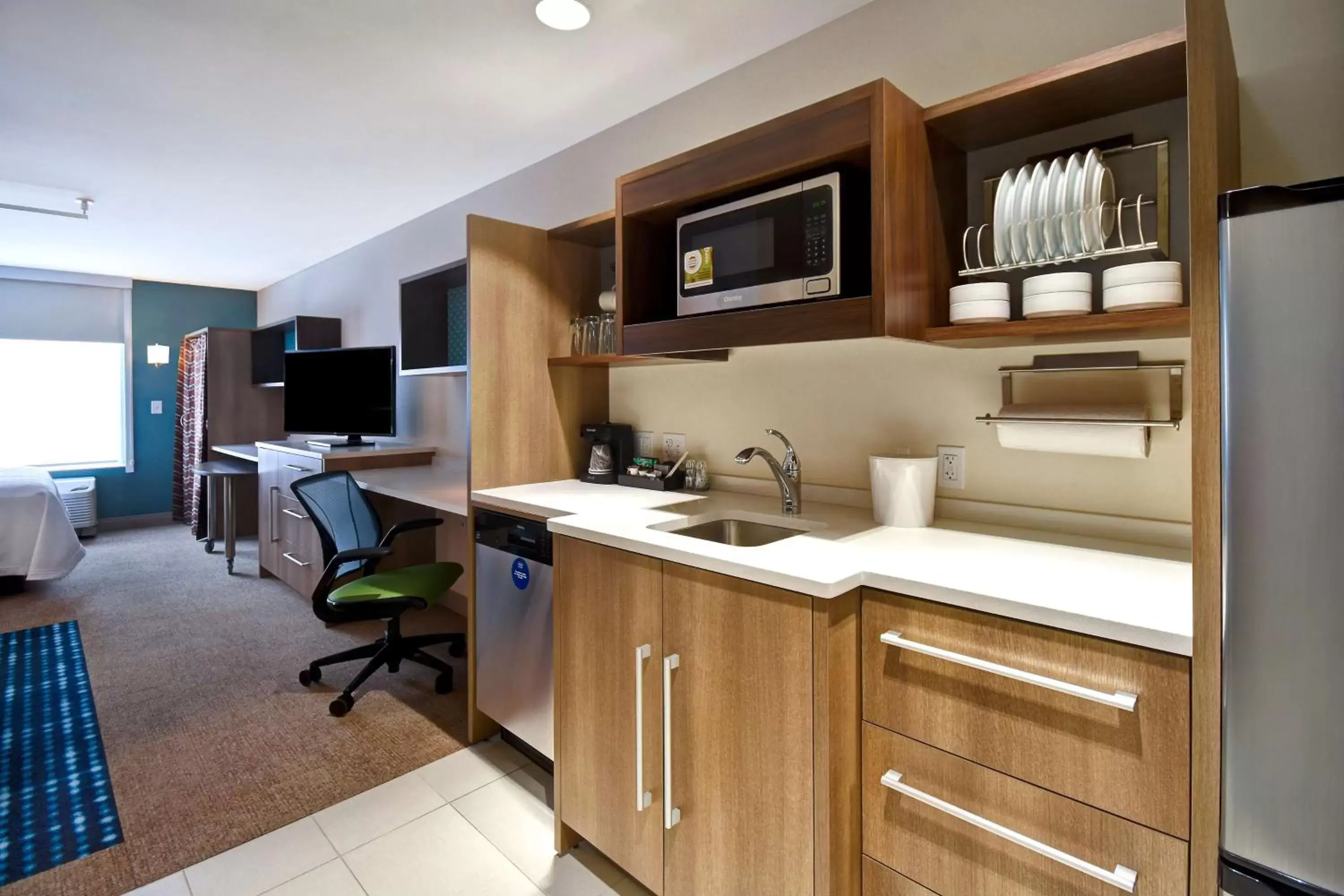 Kitchen or kitchenette, Kitchen/Kitchenette in Home2 Suites Wichita Downtown Delano, Ks