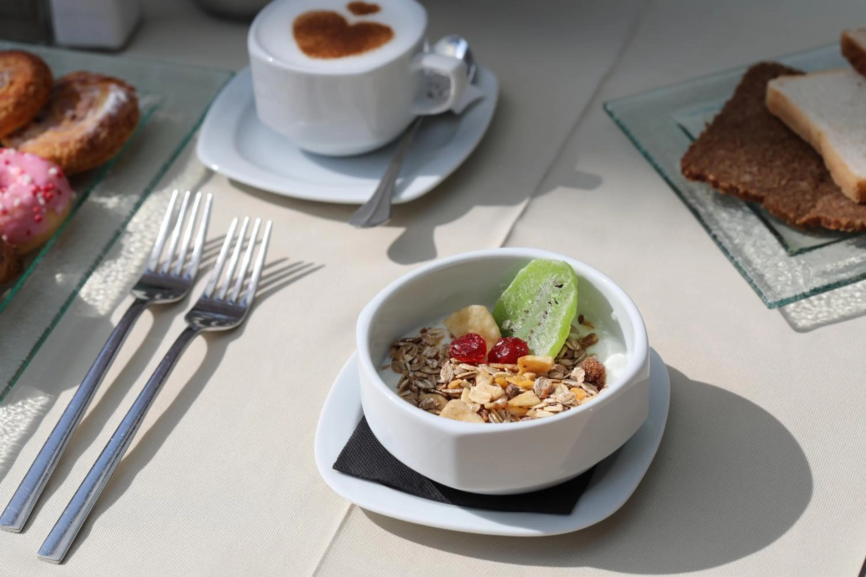 Food and drinks in Mon Port Hotel & Spa