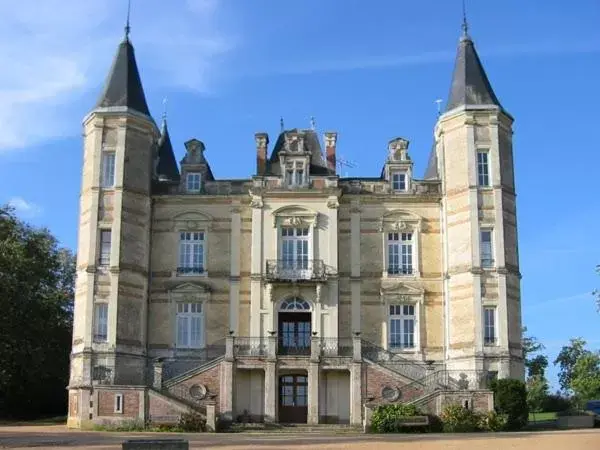 Chateau De La Moriniere