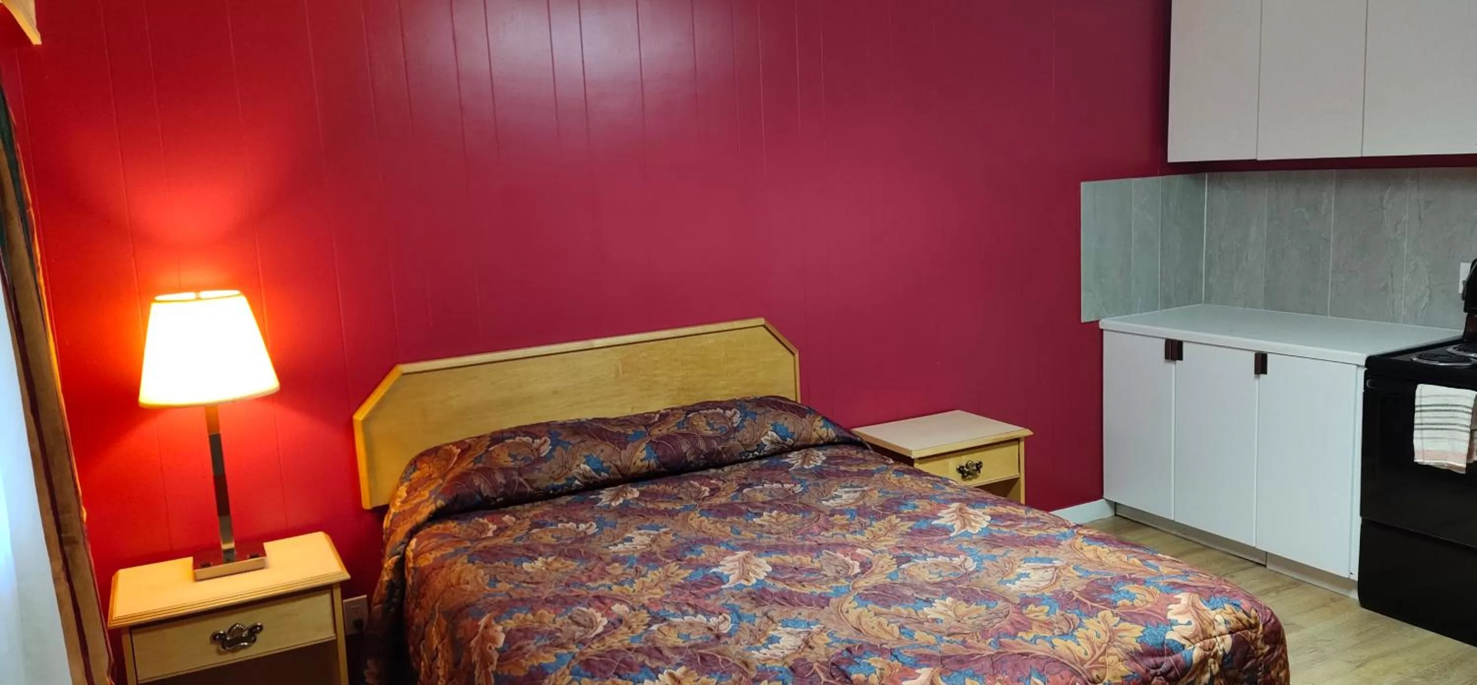 Bed in Gold Pan Motel